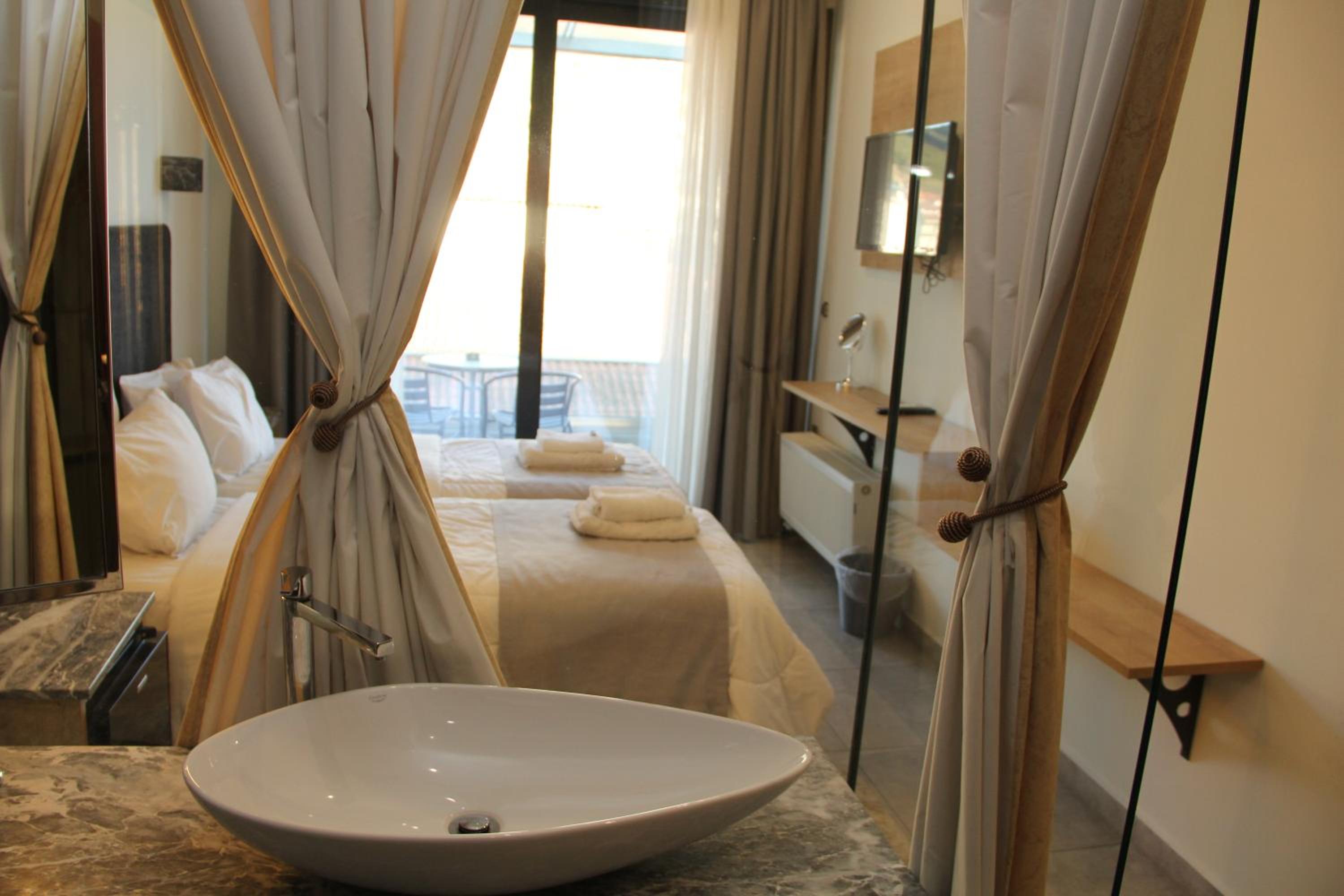 Standard Double/Twin Room - Photo 2