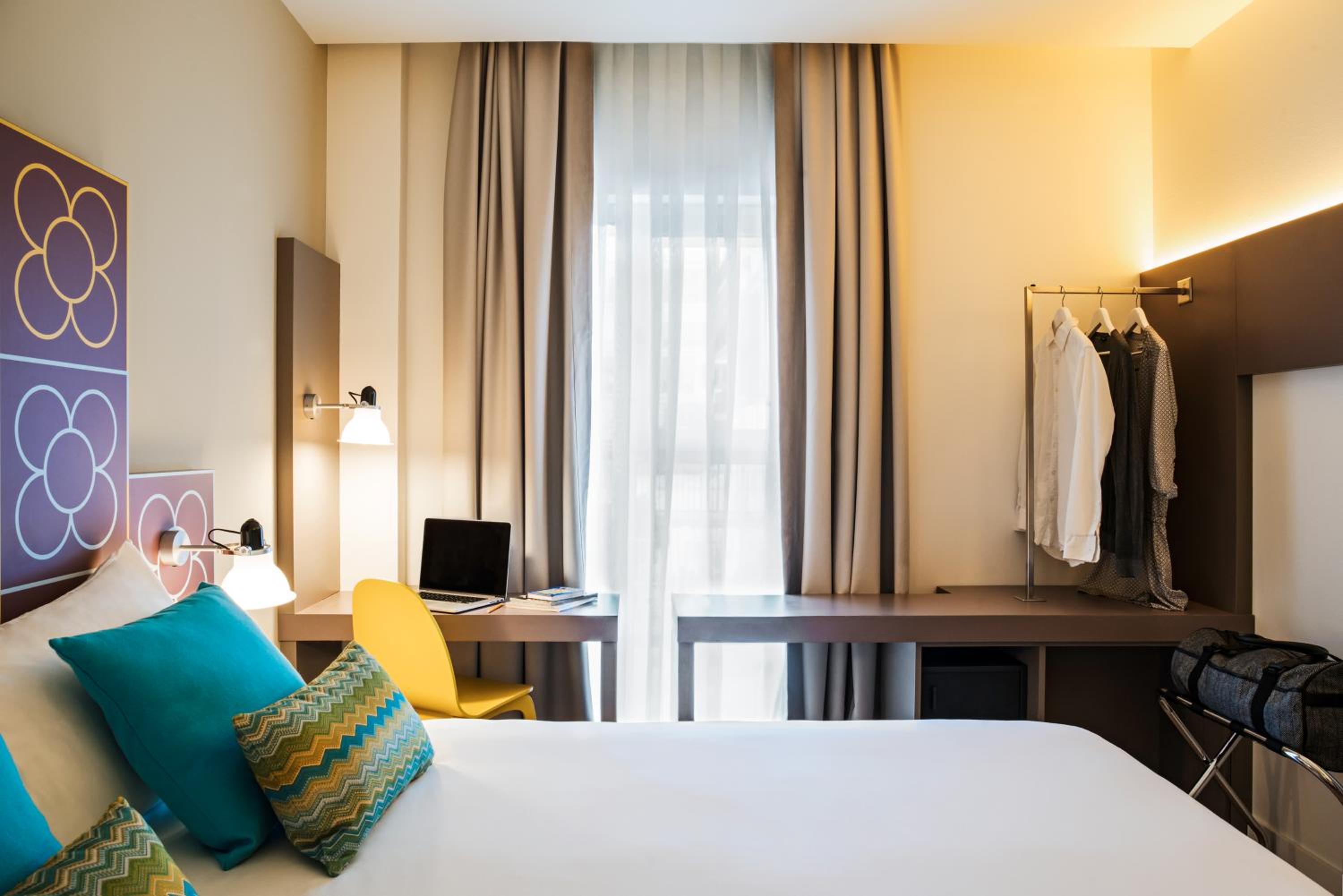 Standard Double Room thumbnail 6