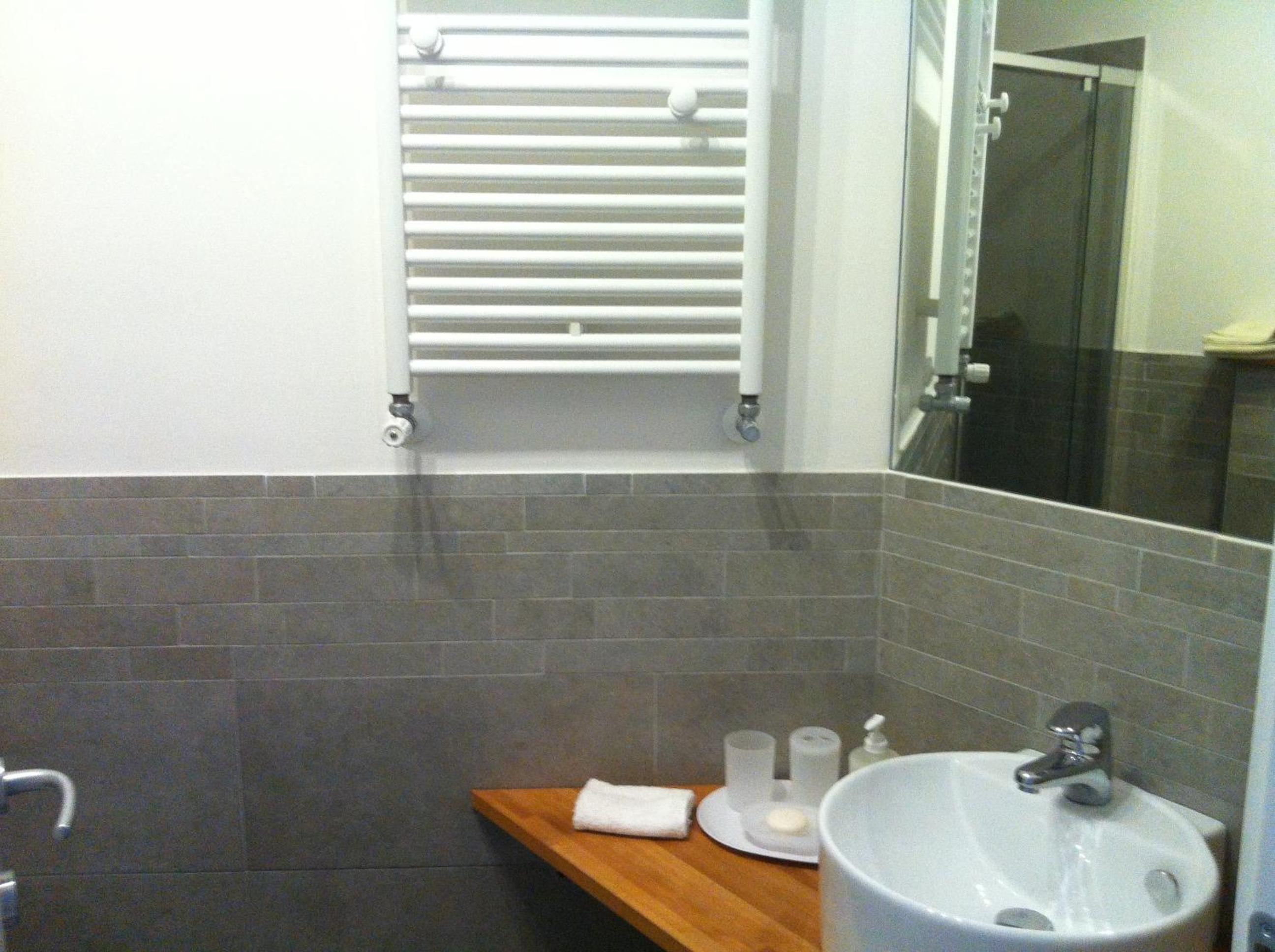 Single Room with Bathroom photo 2