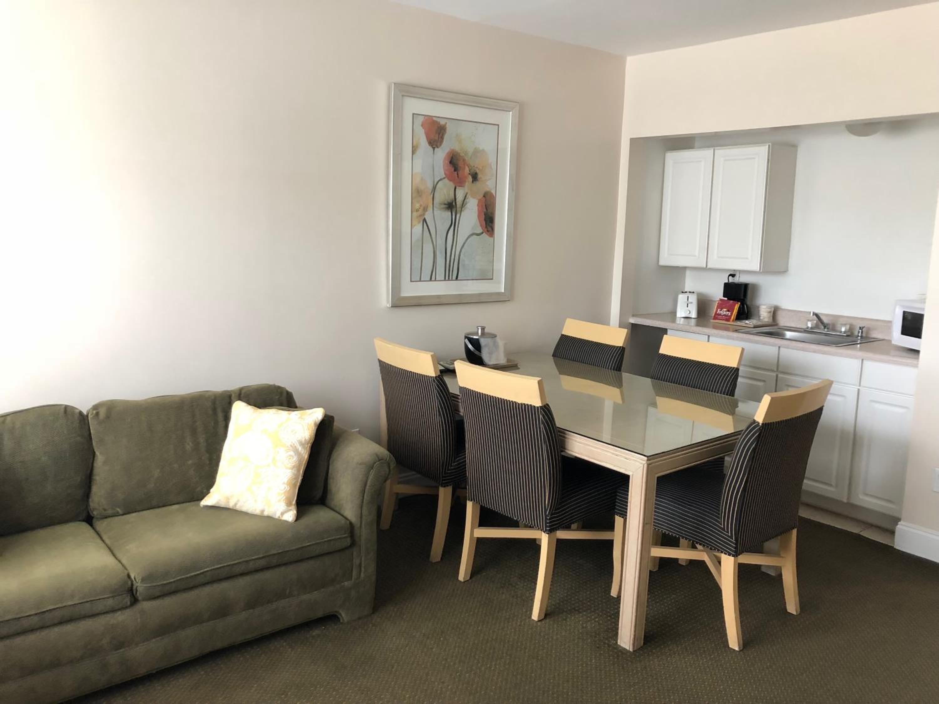 Two-Bedroom Suite - Free Parking - Photo 19