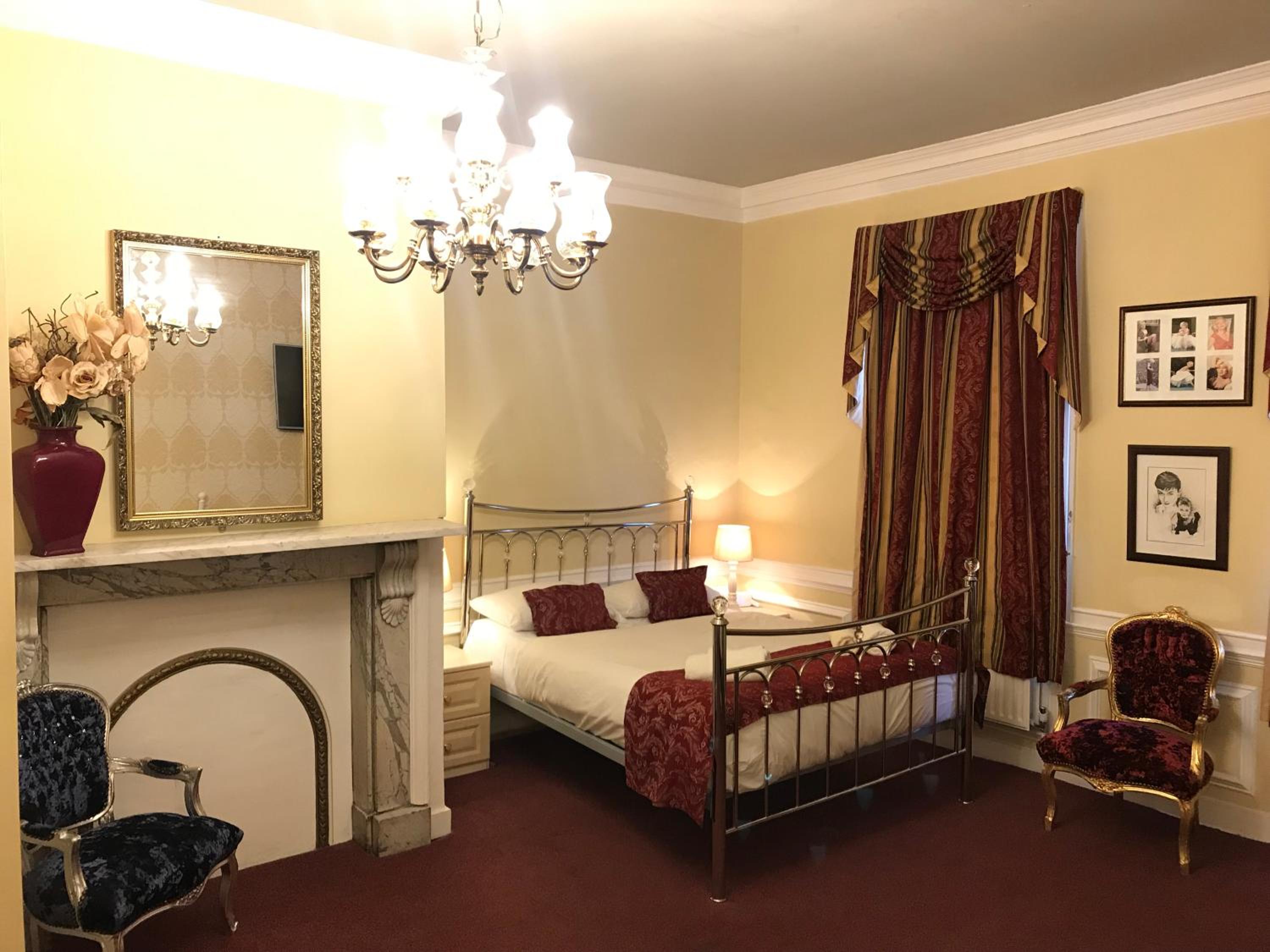 Deluxe Family Room