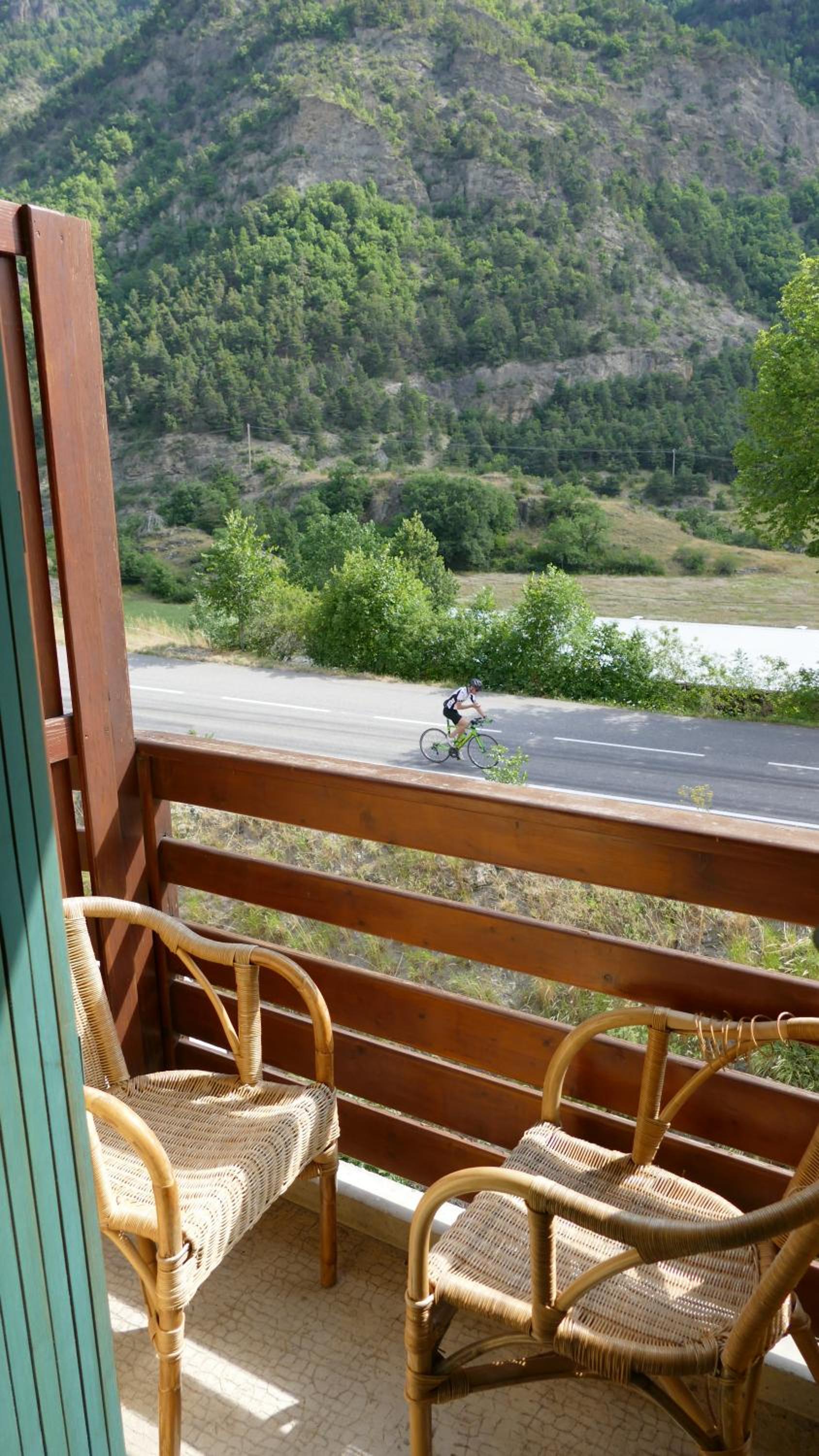 Double Or Twin Room With Balcony - Street Side photo 3