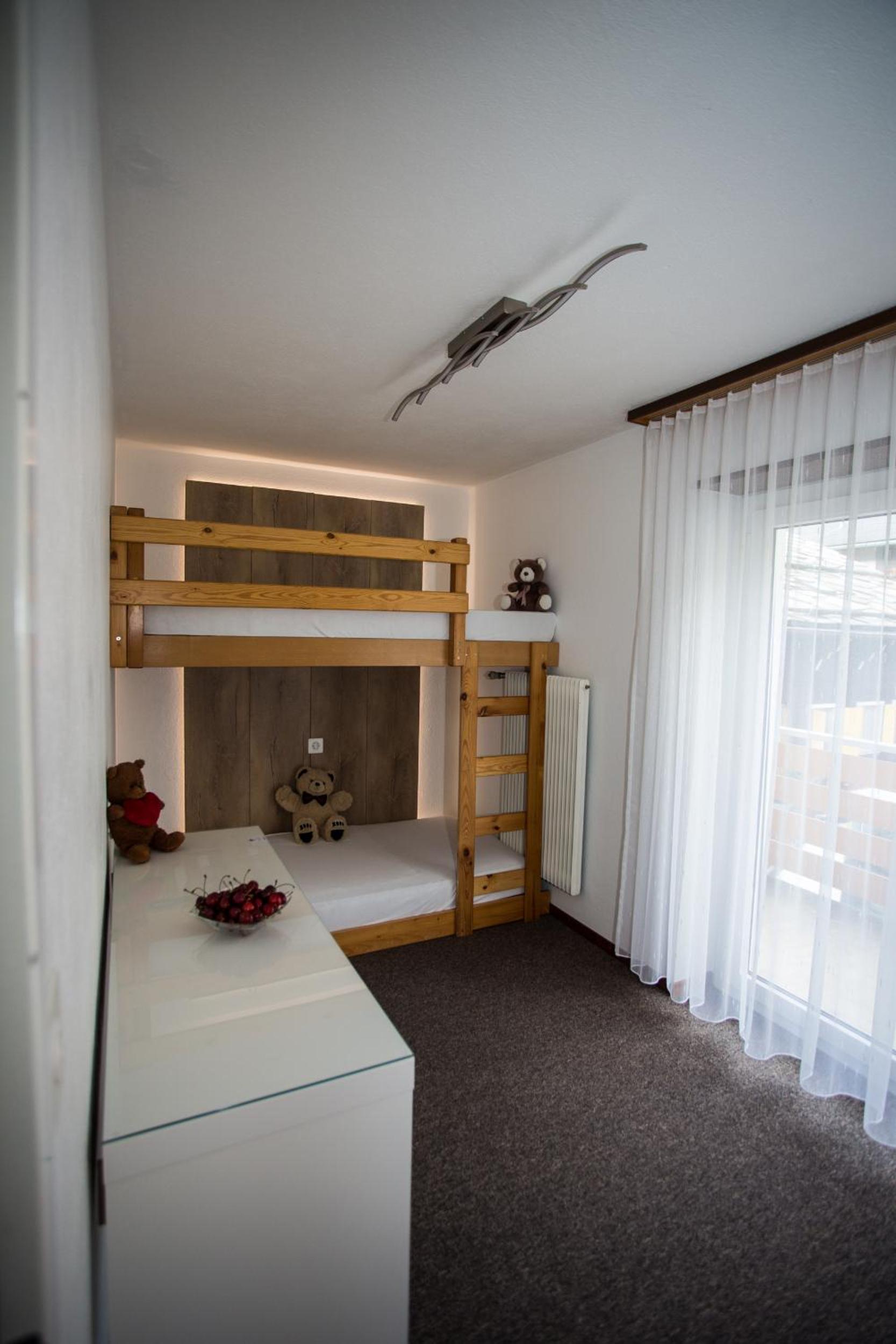 Family Room (2 Adults + 2 Children) - Photo 6