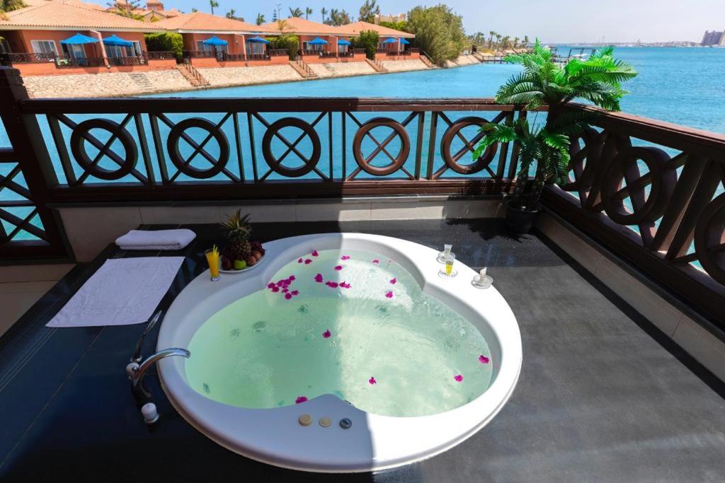Deluxe Floating Suite - Photo 8