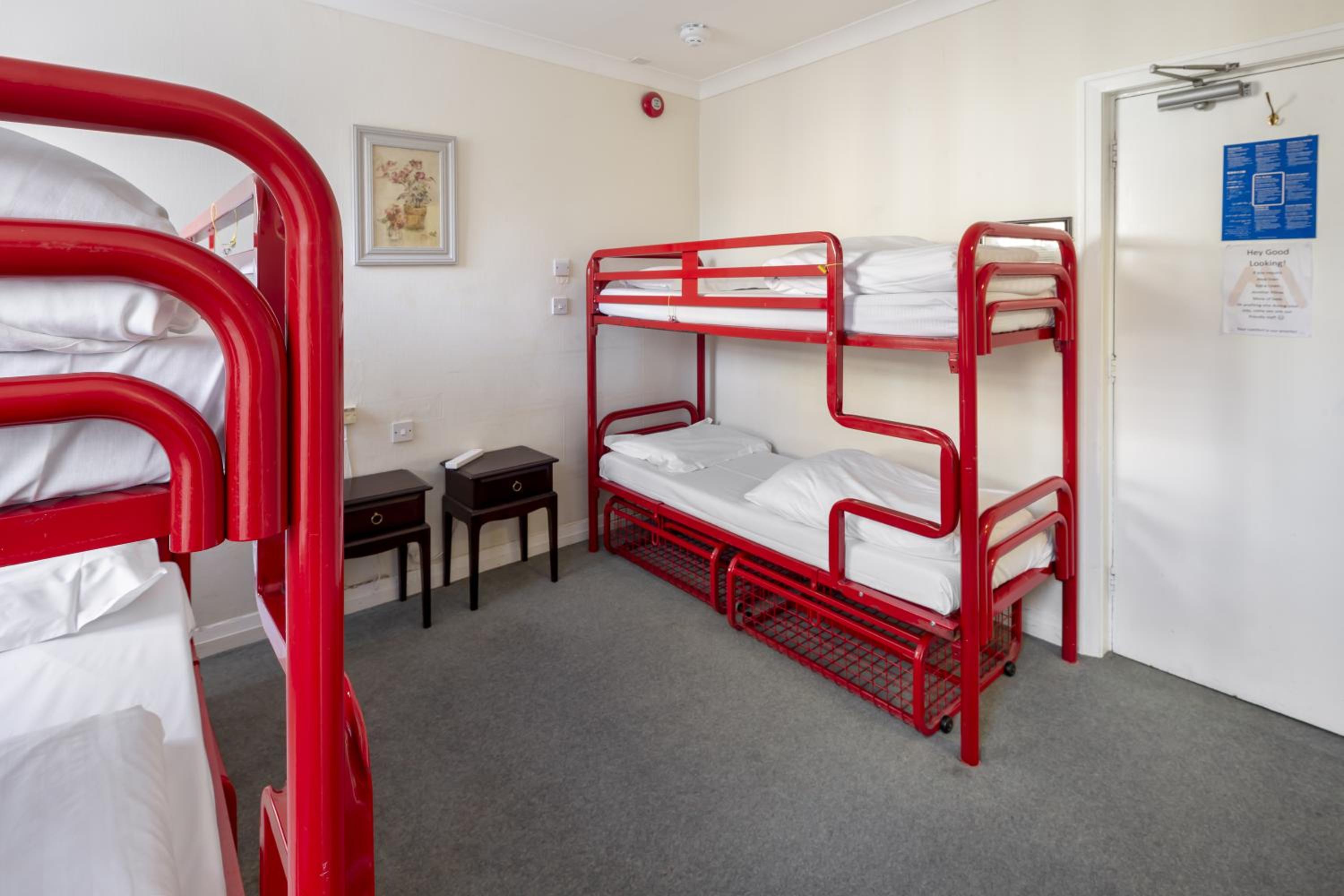 Bed in 5-Bed Mixed Dormitory Room photo 3