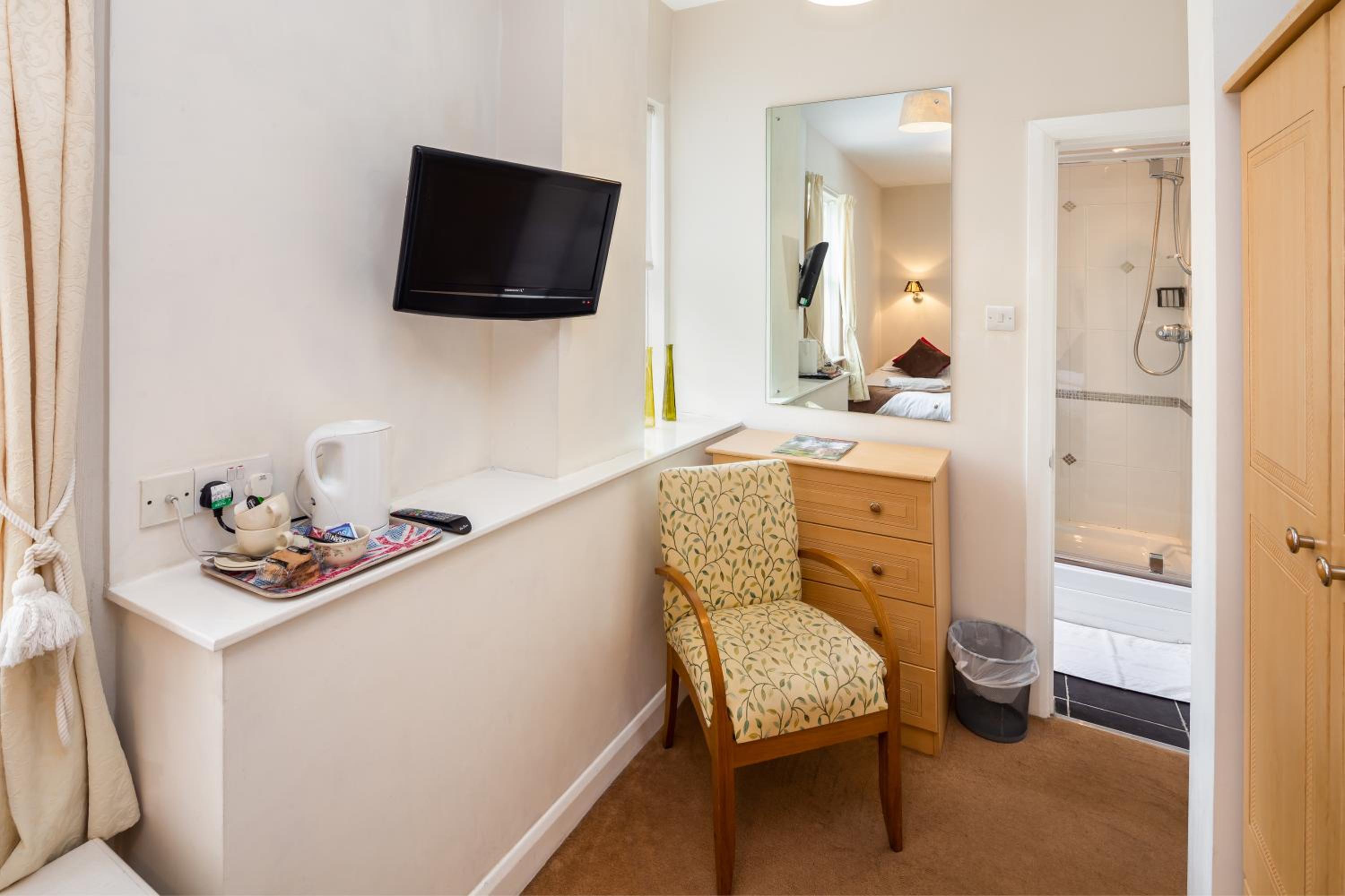 Standard Twin Room photo 3