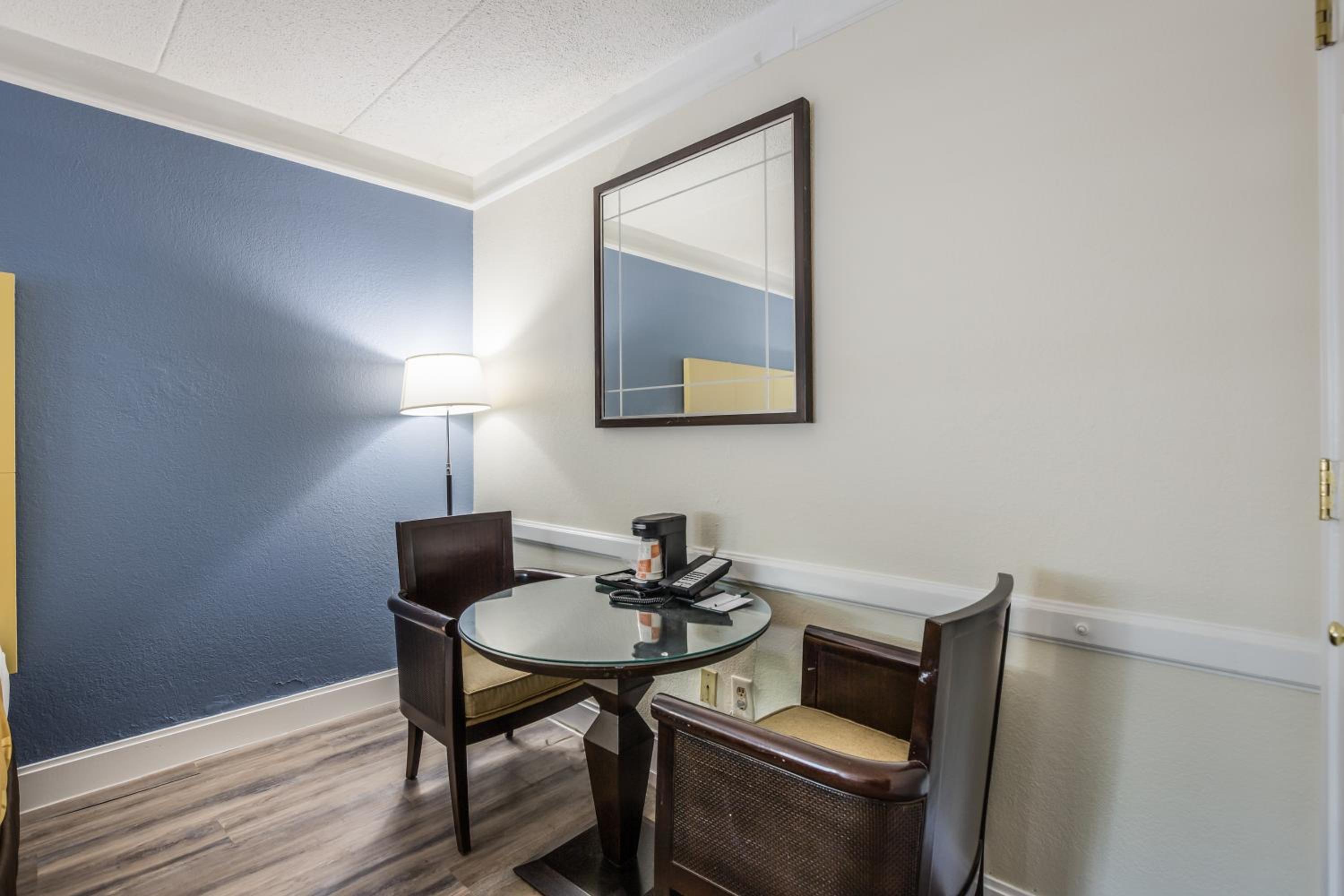 King Room - Accessible/Non-Smoking photo 1