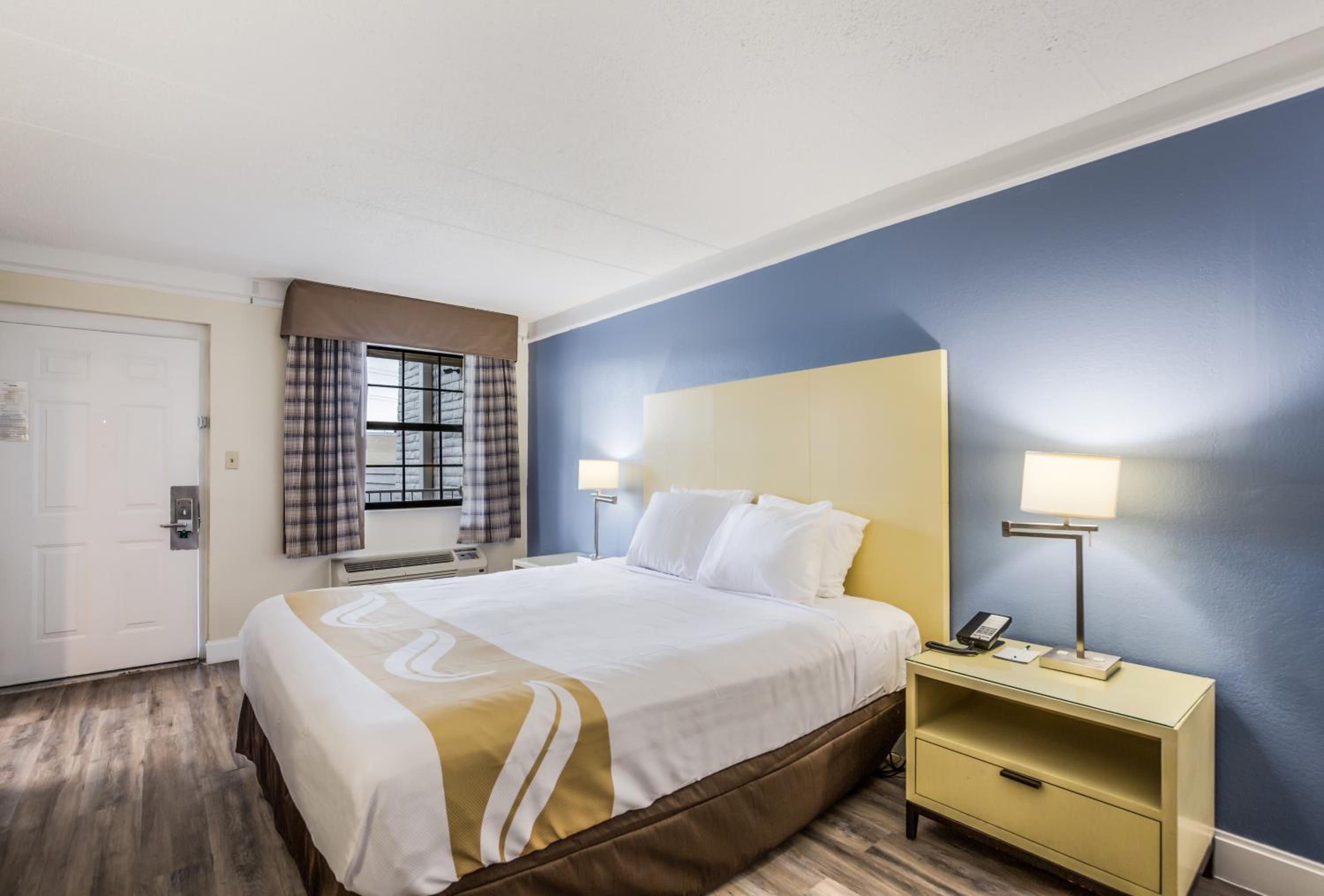 King Room - Non-Smoking - Photo 1