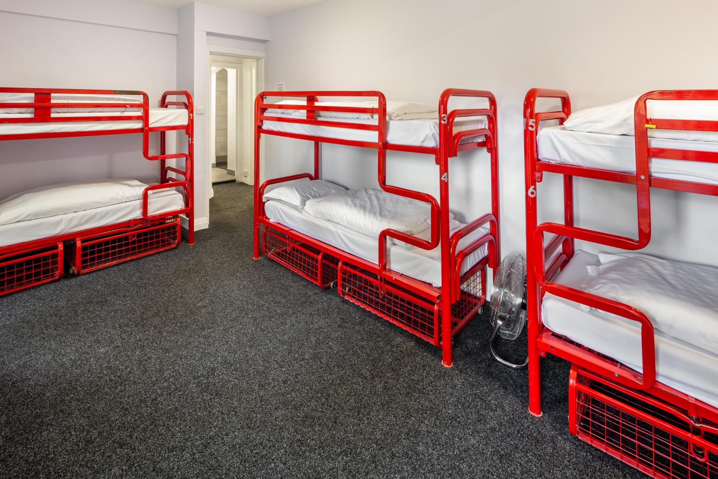 Bed in 18-Bed Mixed Dormitory Room photo 2