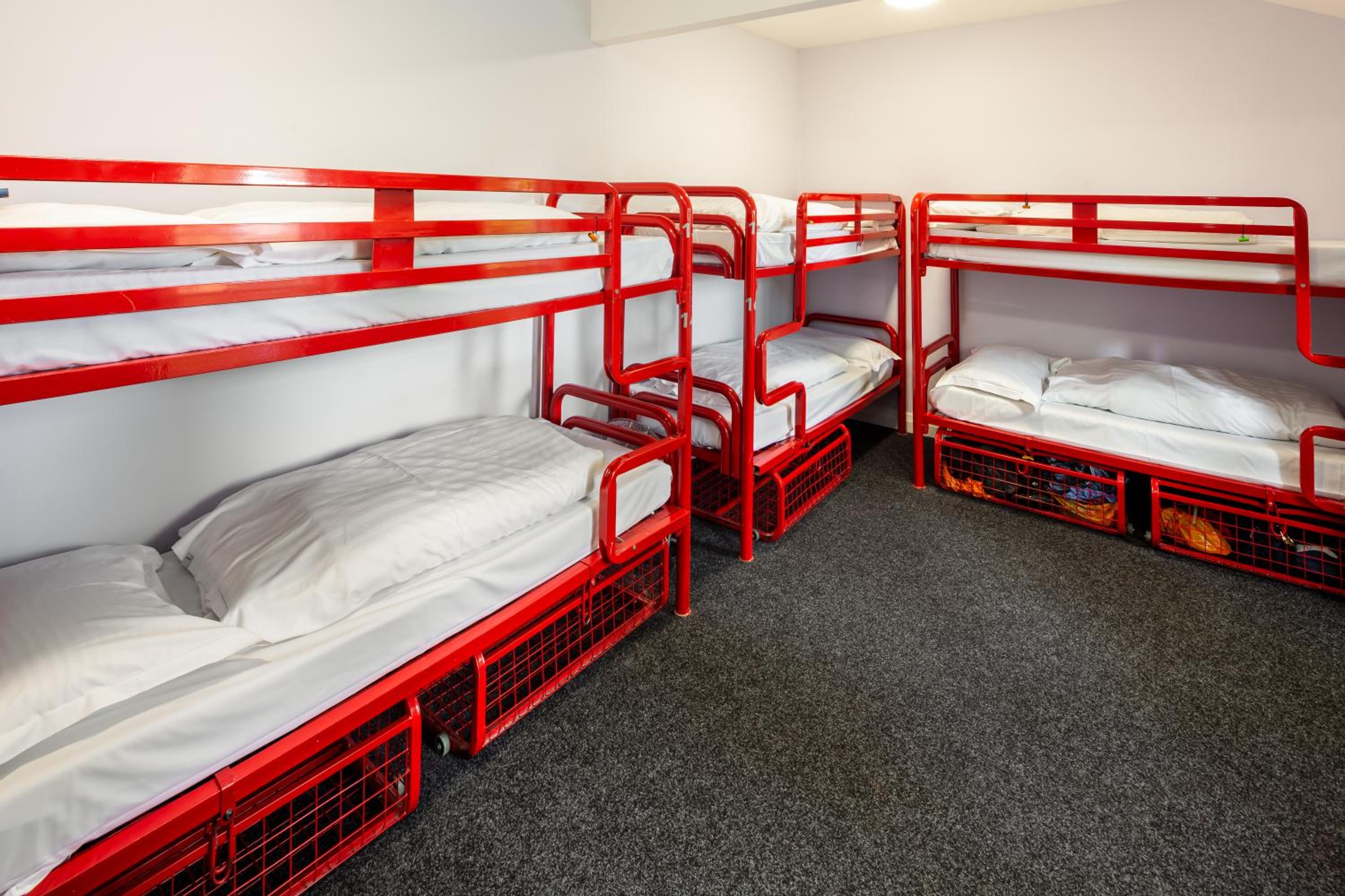 Bed in 18-Bed Mixed Dormitory Room photo 3