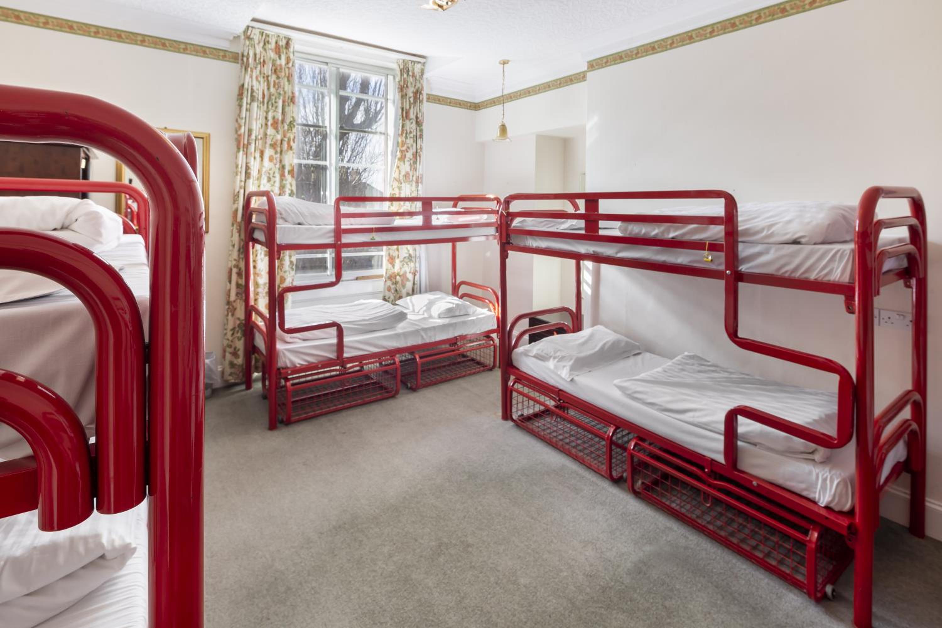 Bed in 8-Bed Mixed Dormitory Room photo 1