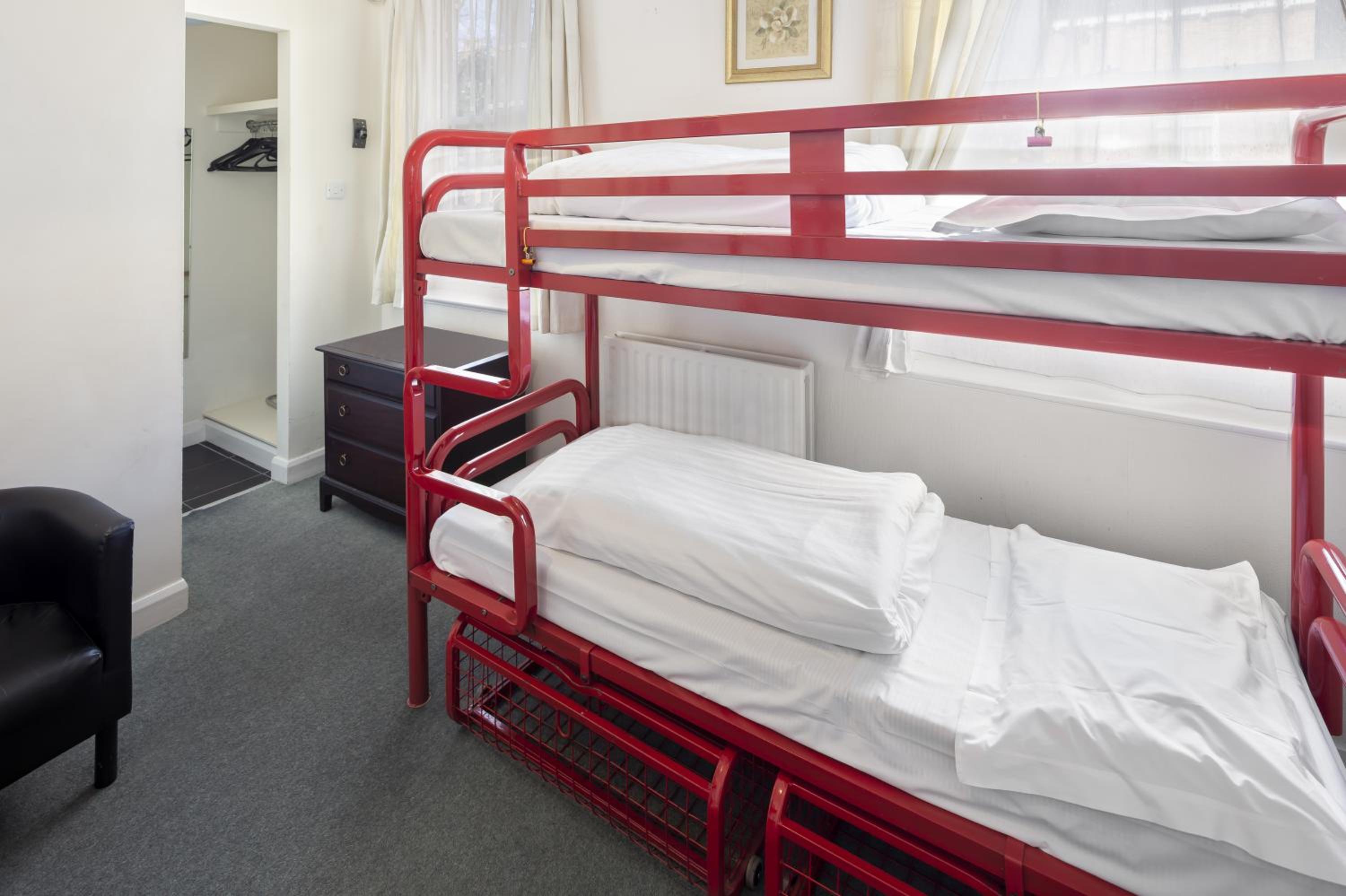 Bed in 4-Bed Mixed Dormitory Room photo 2