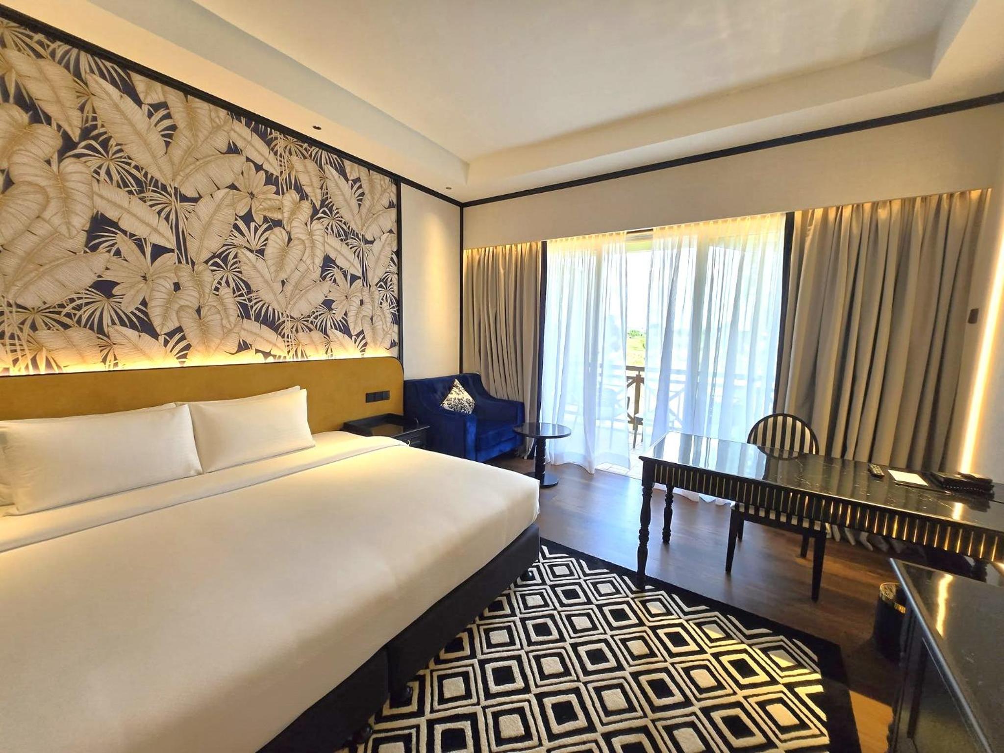 Prestige Suite Room - Daily Breakfast & After Dark Meal Voucher