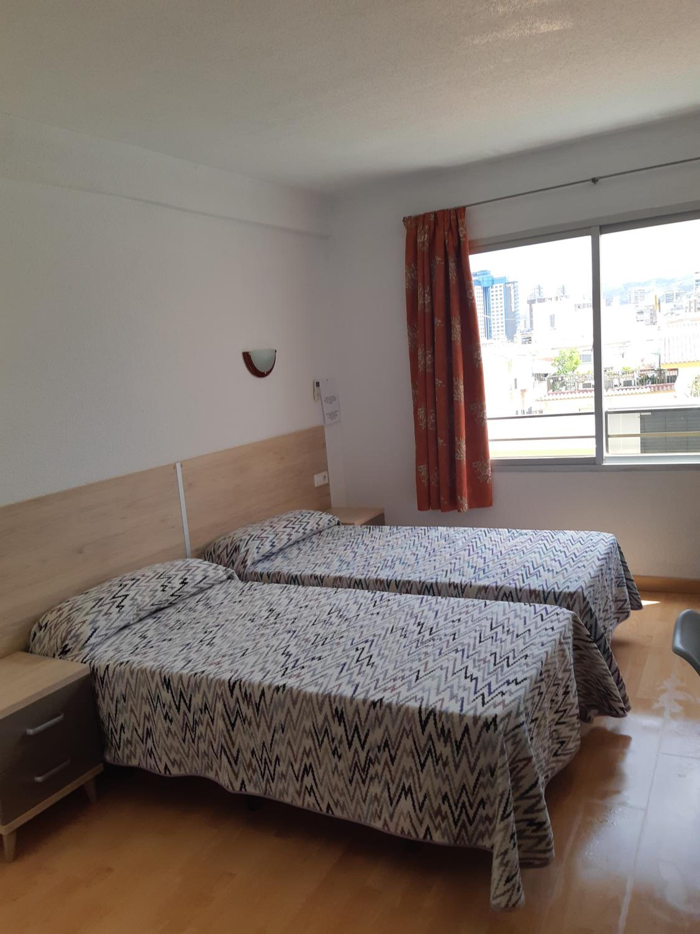 Twin Room with Street VIew photo 2