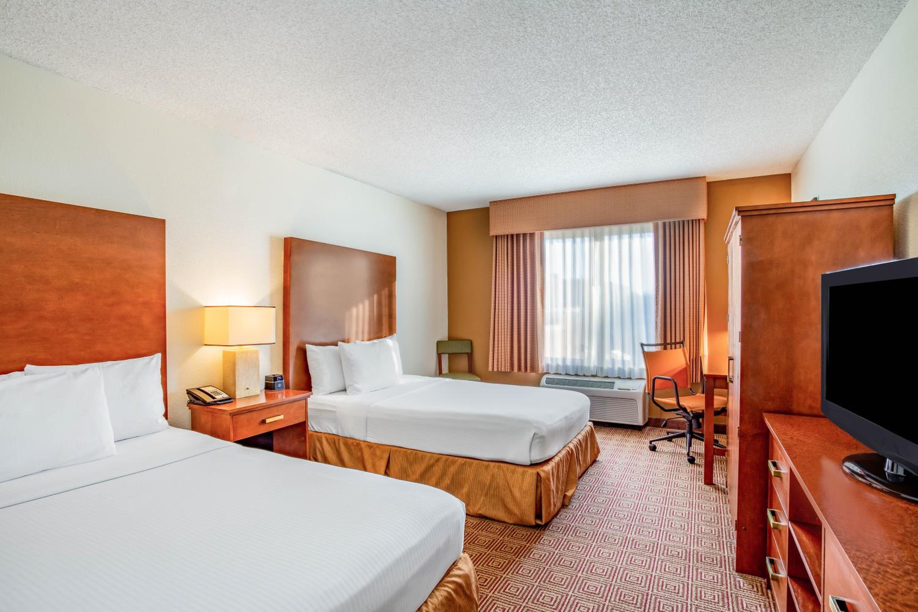 Double Room with Two Double Beds and Mobility/Hearing Impaired Access - Non-Smoking - Photo 6