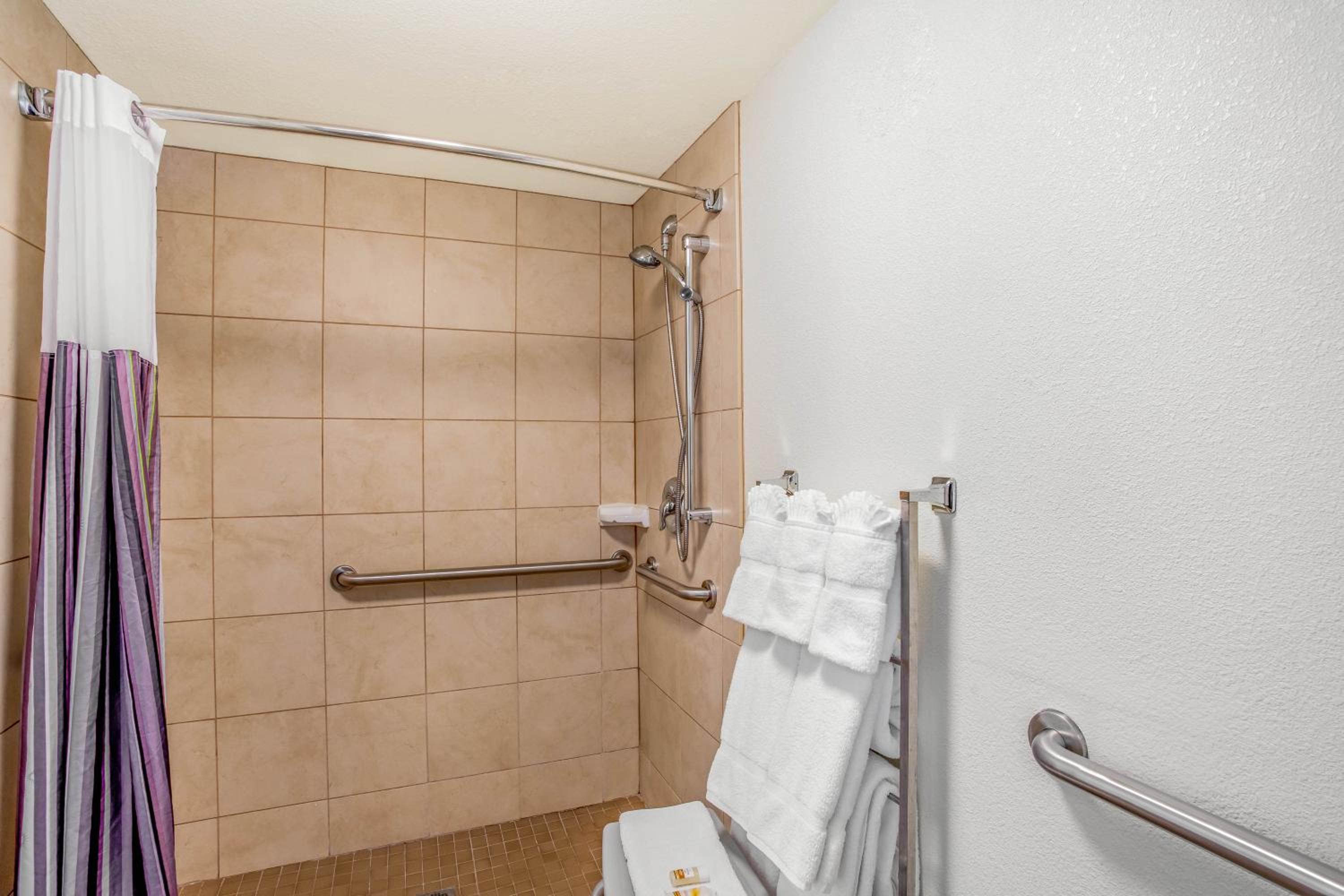 King Room - Mobility Access/Non-Smoking - Photo 5