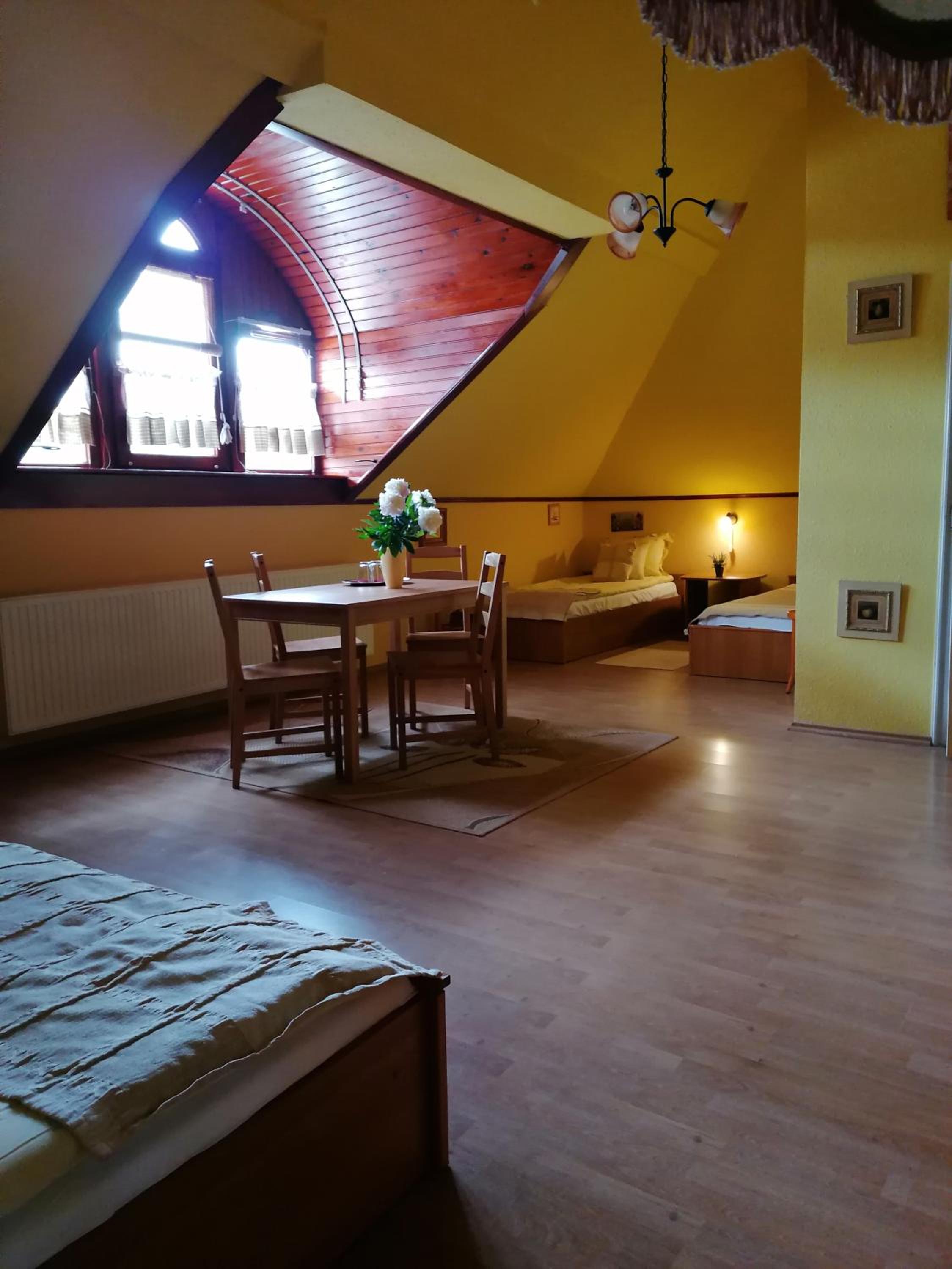 Quadruple Room with Private Bathroom photo 1