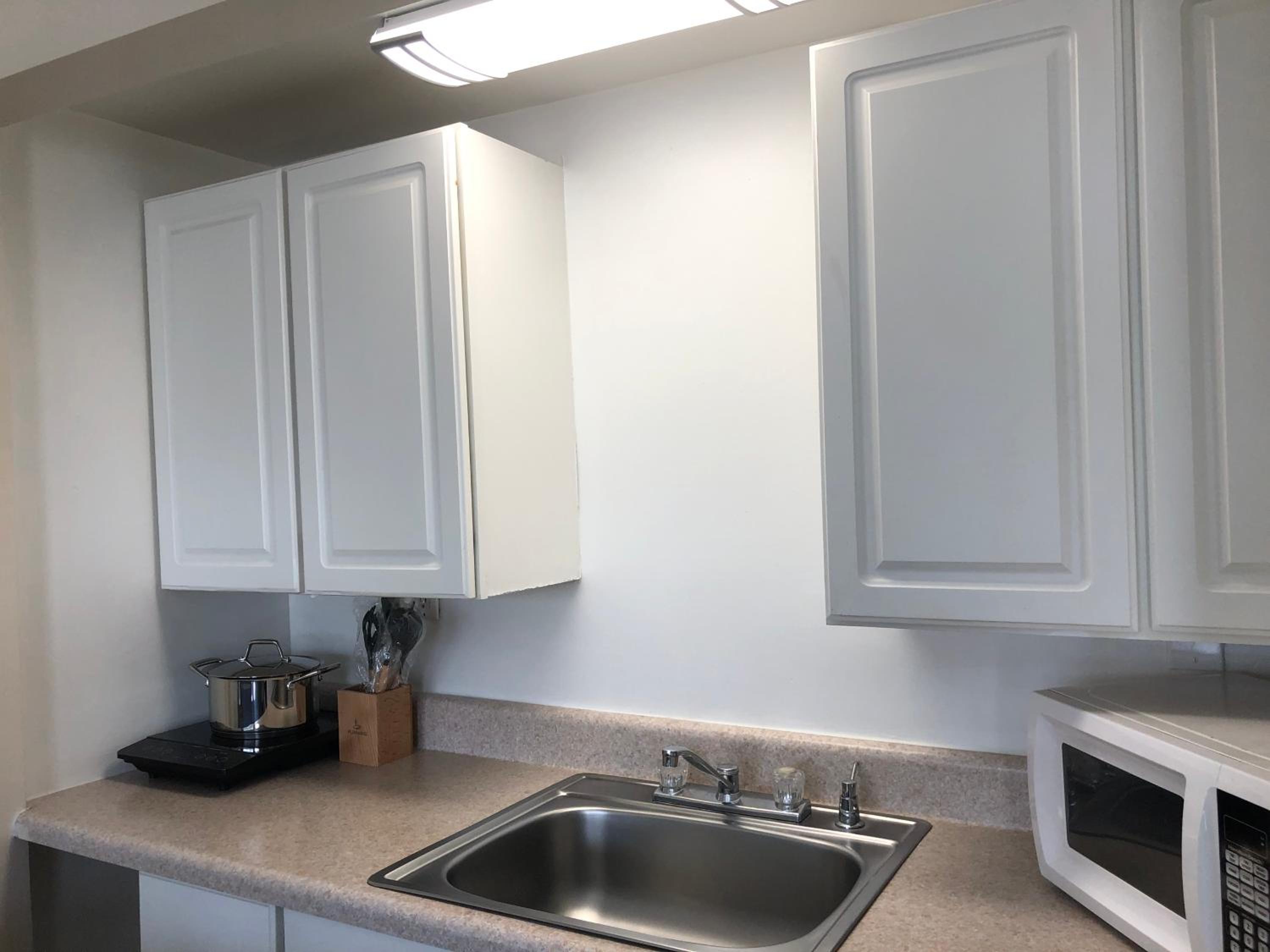Two-Bedroom Suite - Free Parking - Photo 7