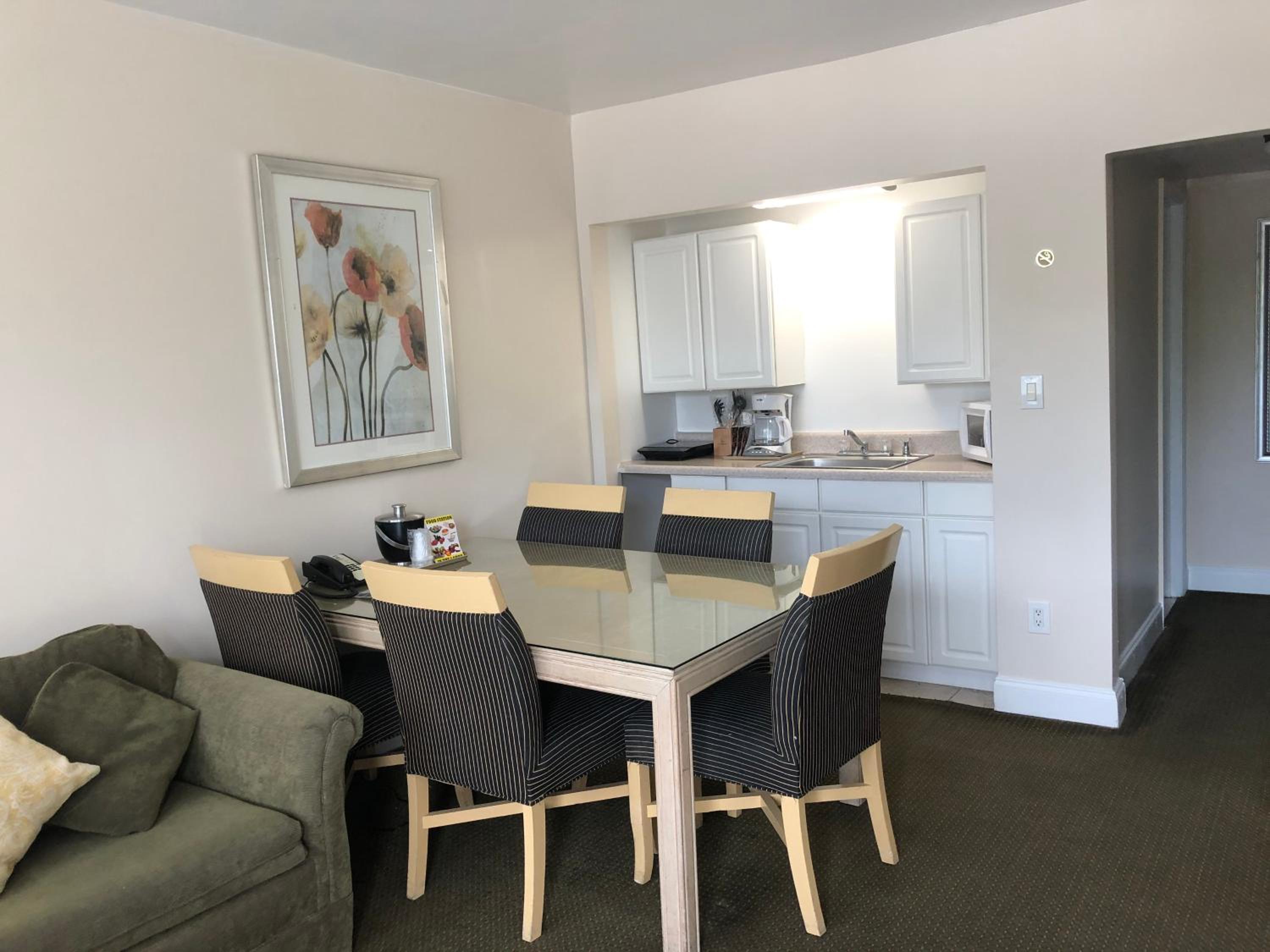 Two-Bedroom Suite - Free Parking - Photo 4