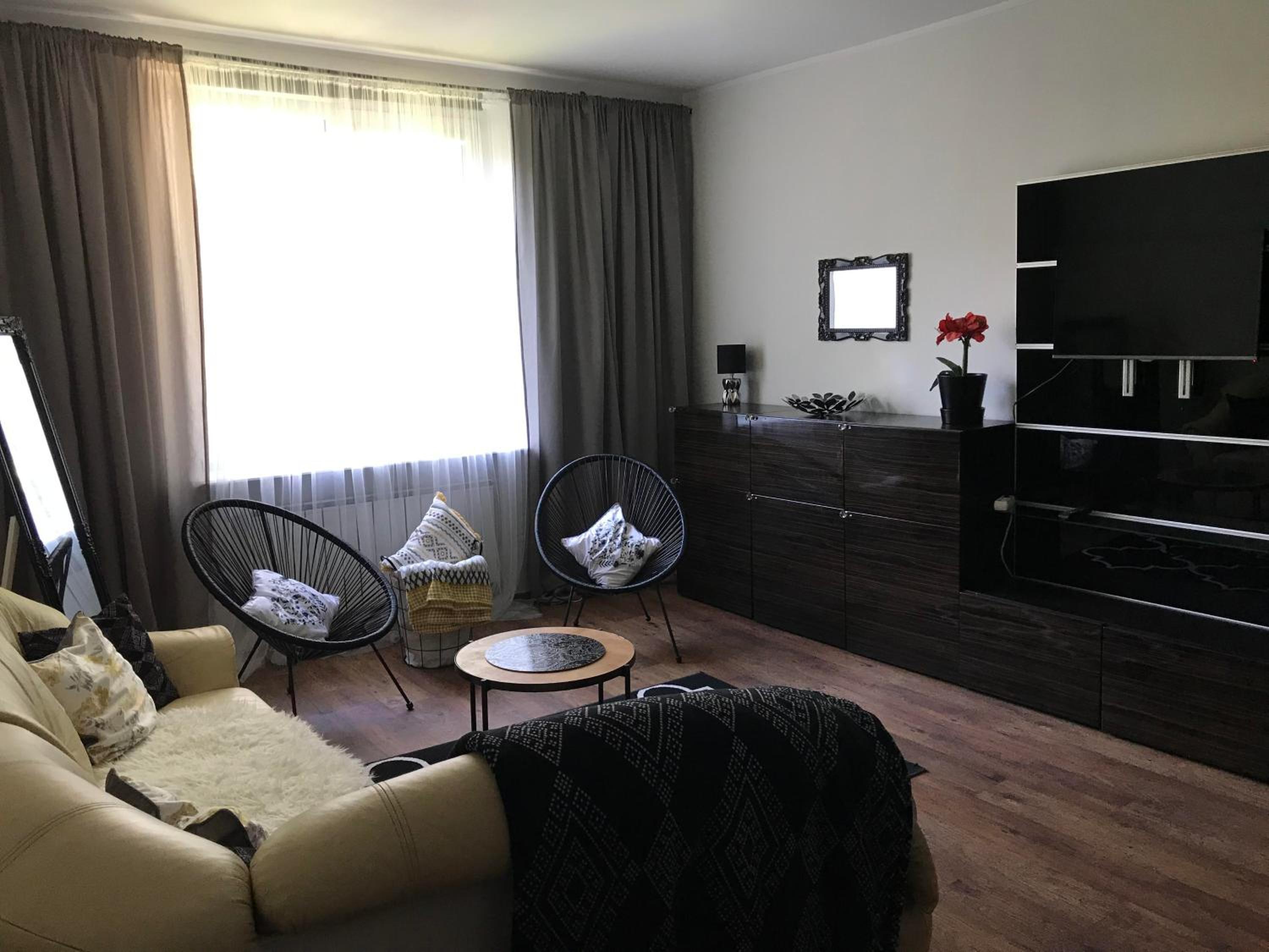 One-Bedroom Apartment photo 1