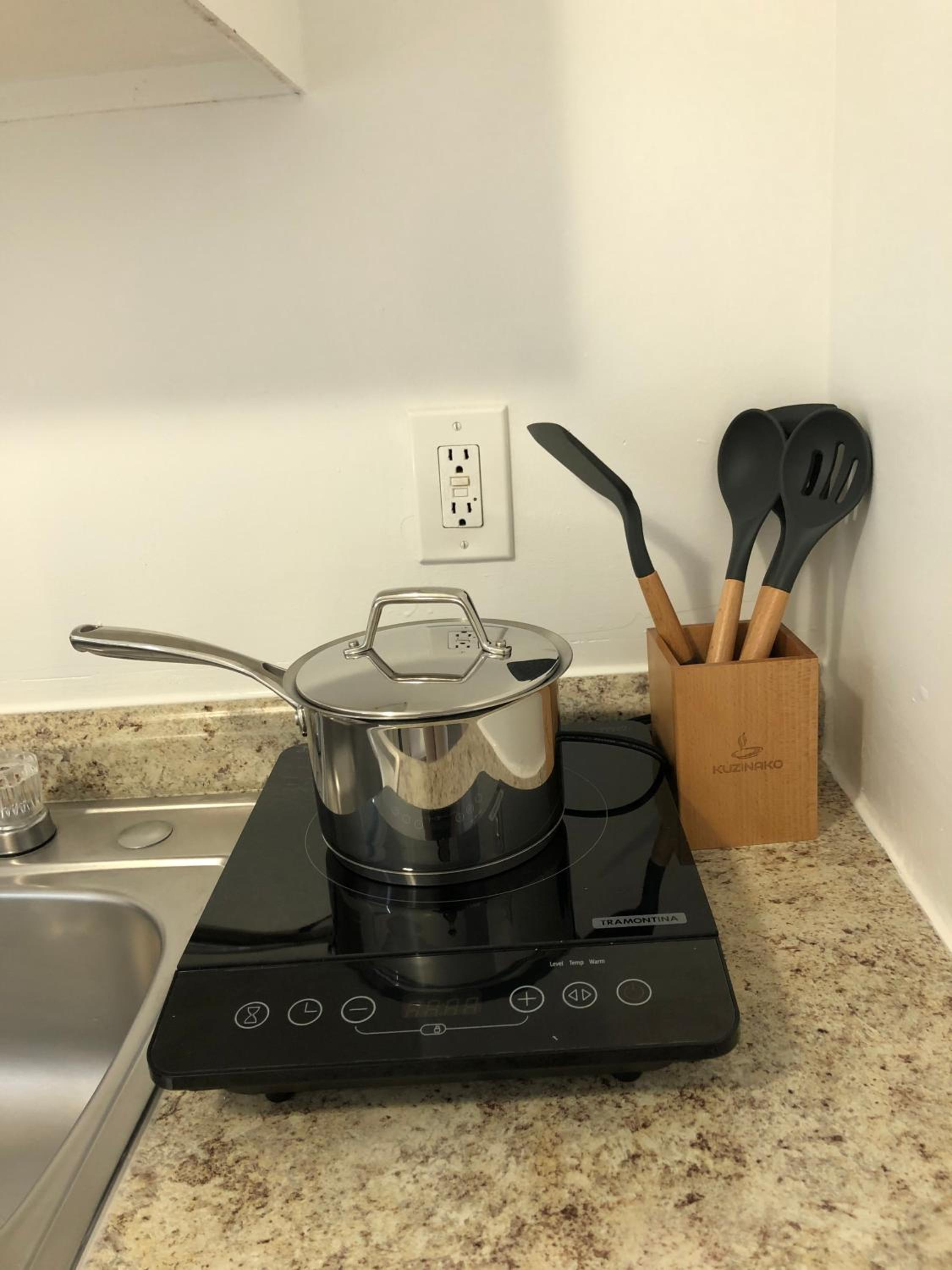 Two-Bedroom Suite - Free Parking - Photo 8