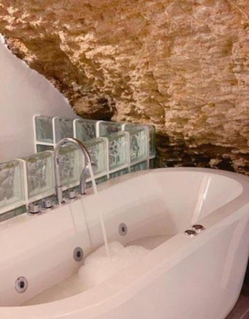 Suite with Hot Tub - Photo 11