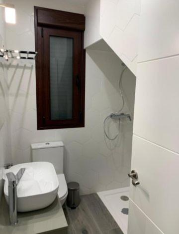 Suite with Hot Tub - Photo 12