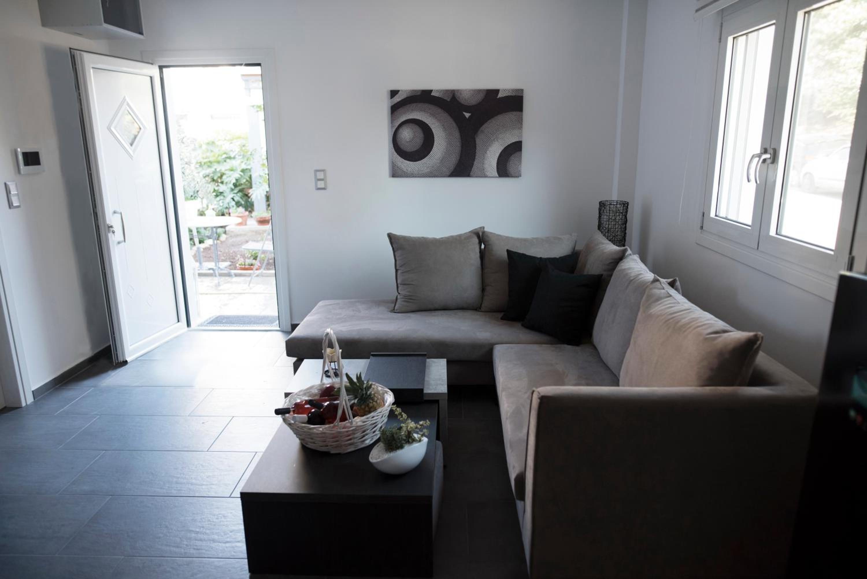 Deluxe King Suite - Photo 10