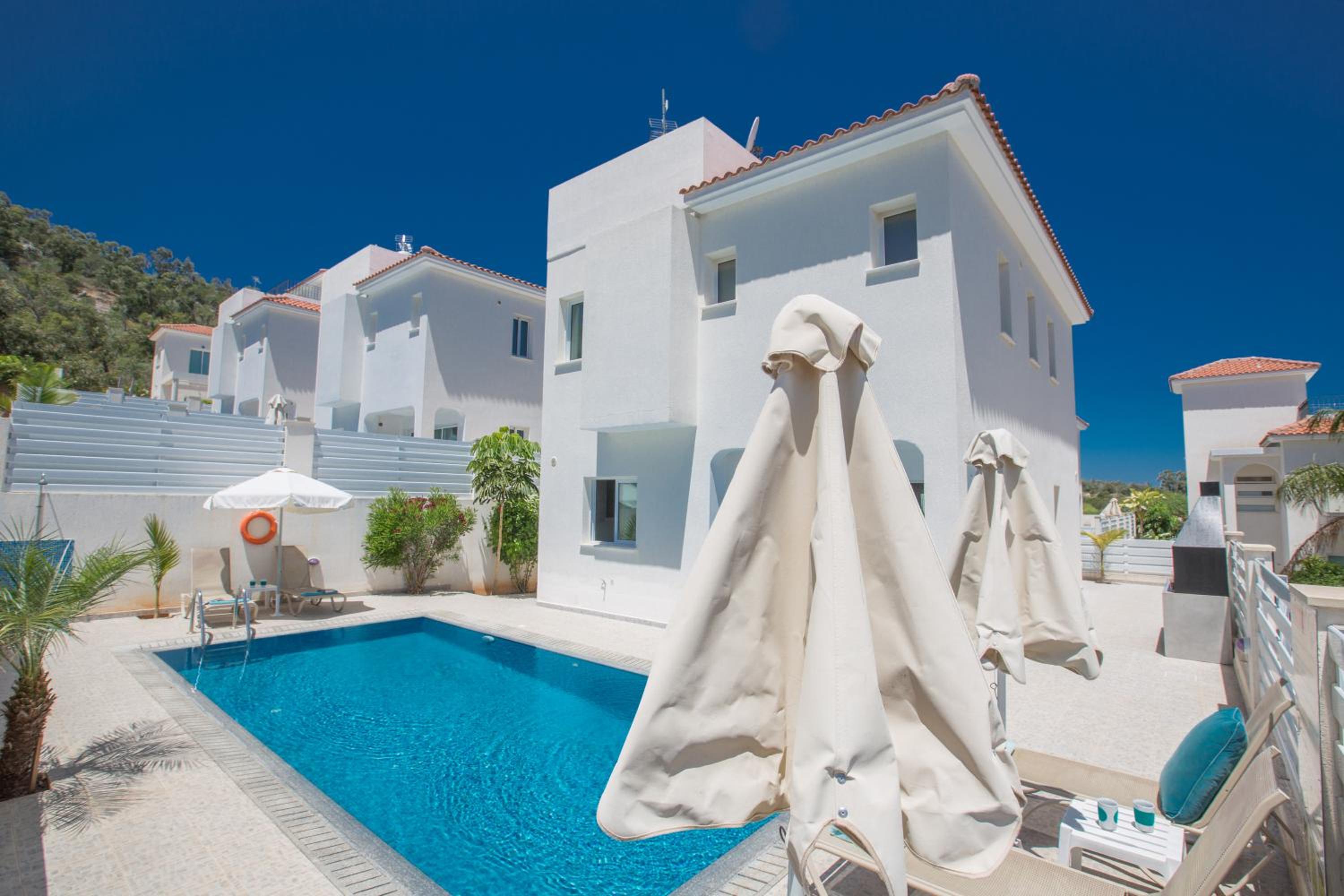 Three-Bedroom Villa with Private Pool photo 2
