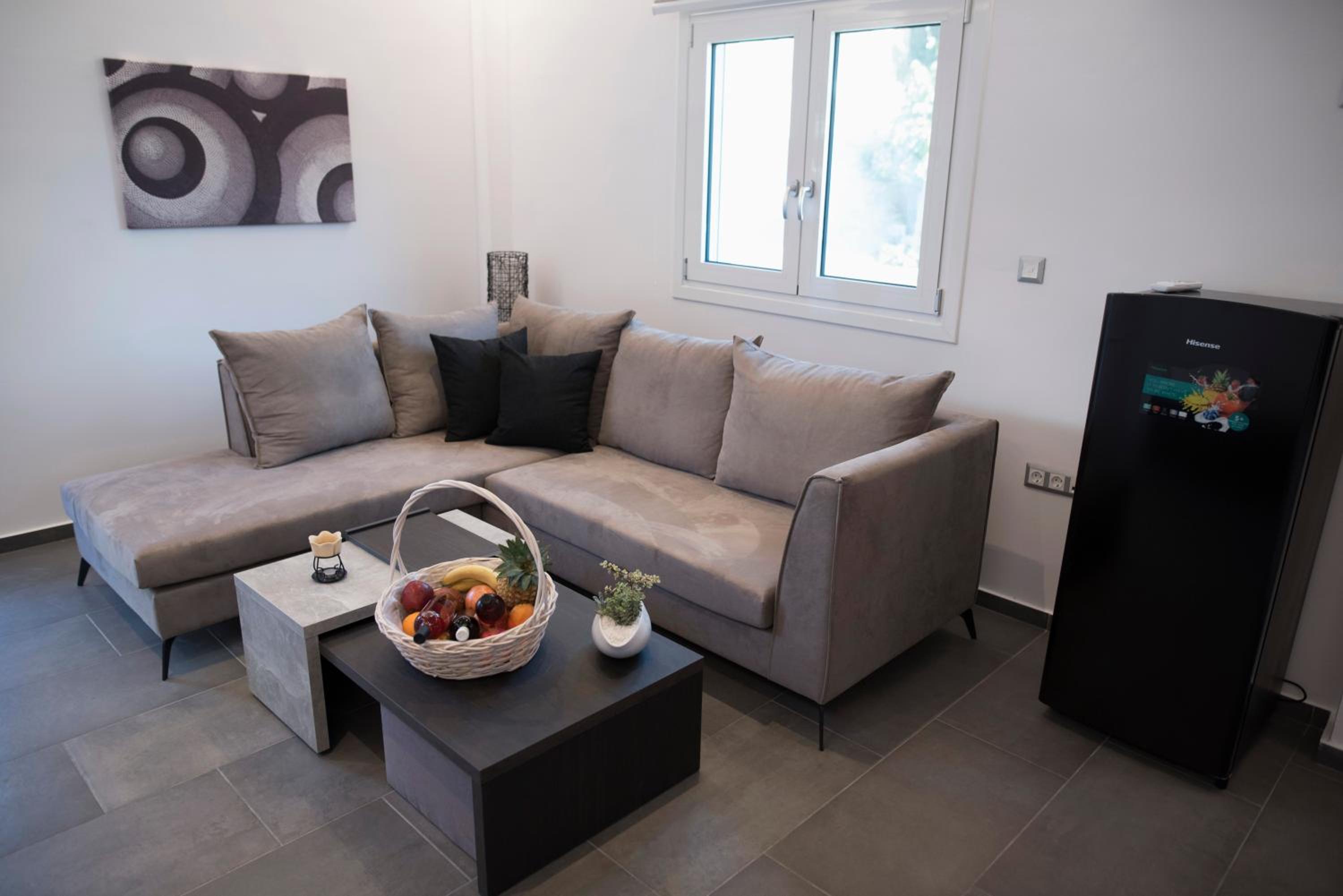 Deluxe King Suite - Photo 9