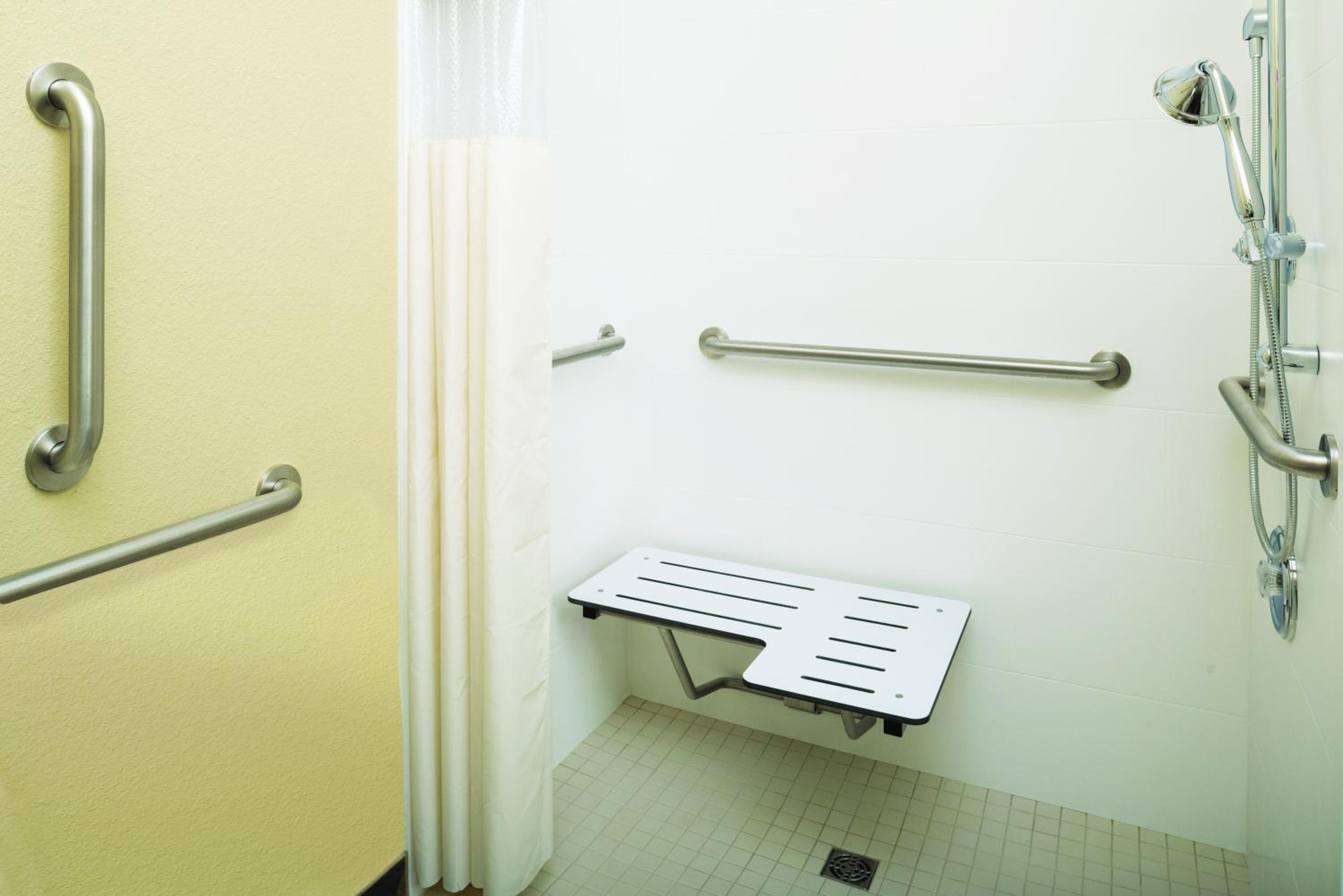 King Room with Mobility/Hearing Impaired Access - Non-Smoking photo 2