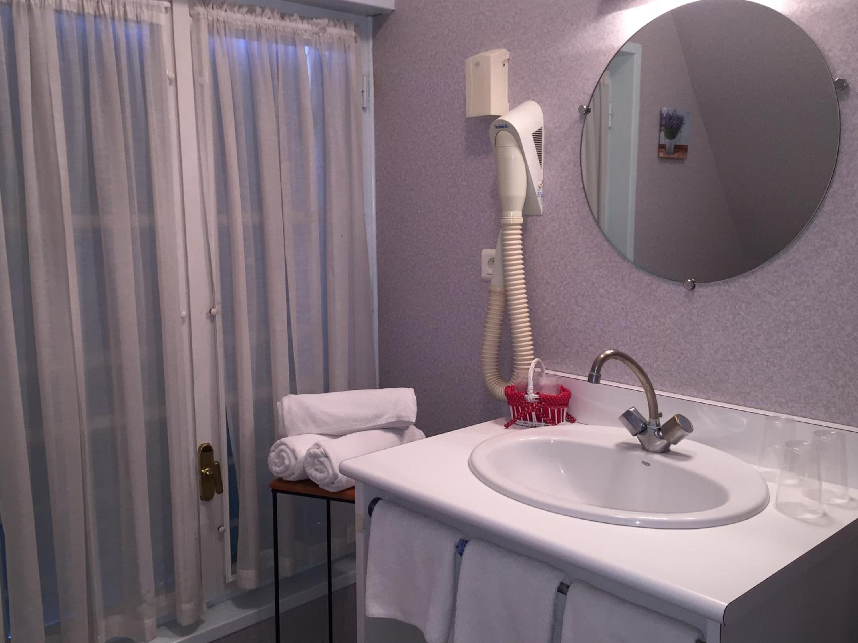 Triple Room - Photo 7