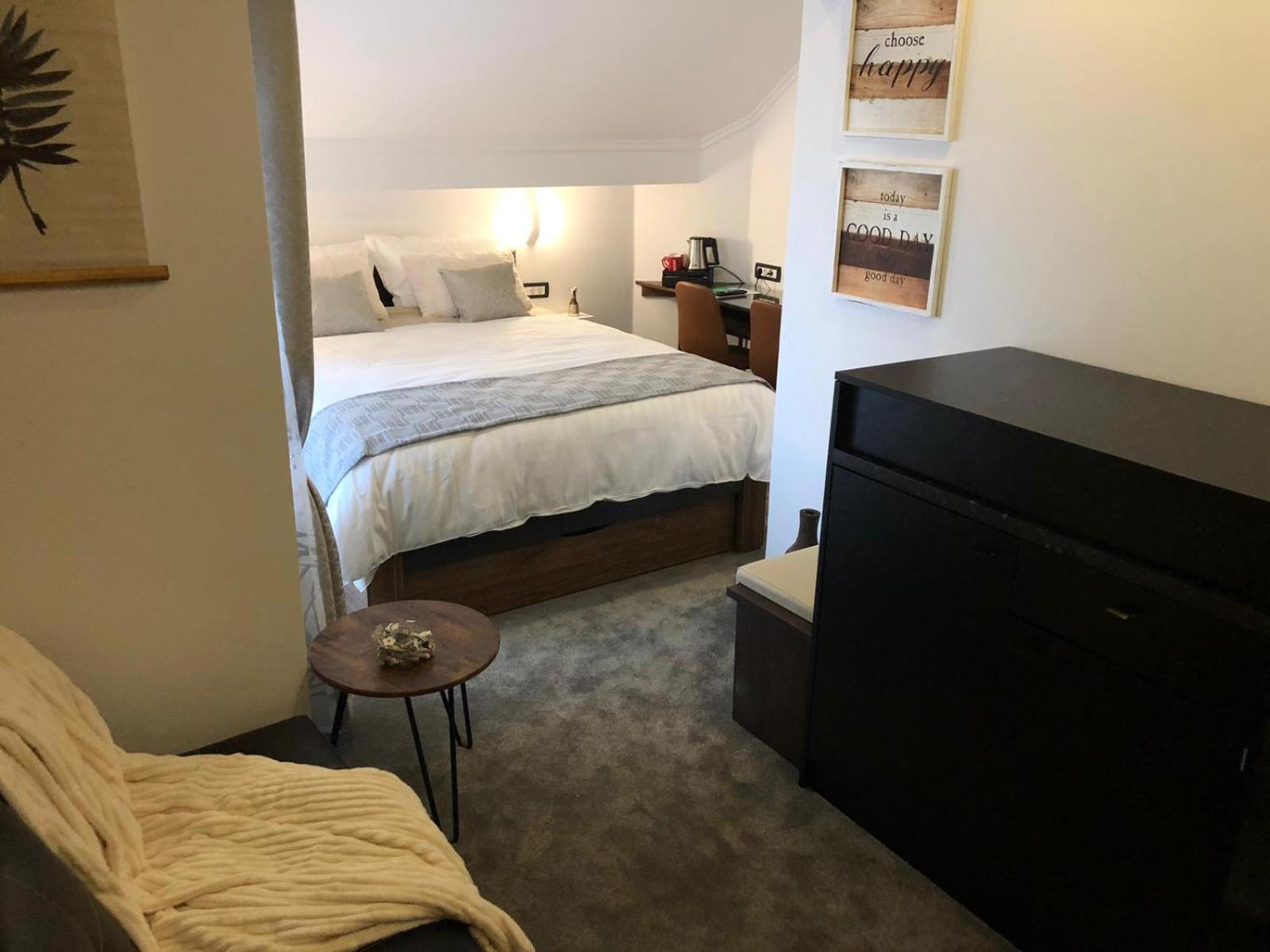 Deluxe Double Room with Extra Bed - Photo 1