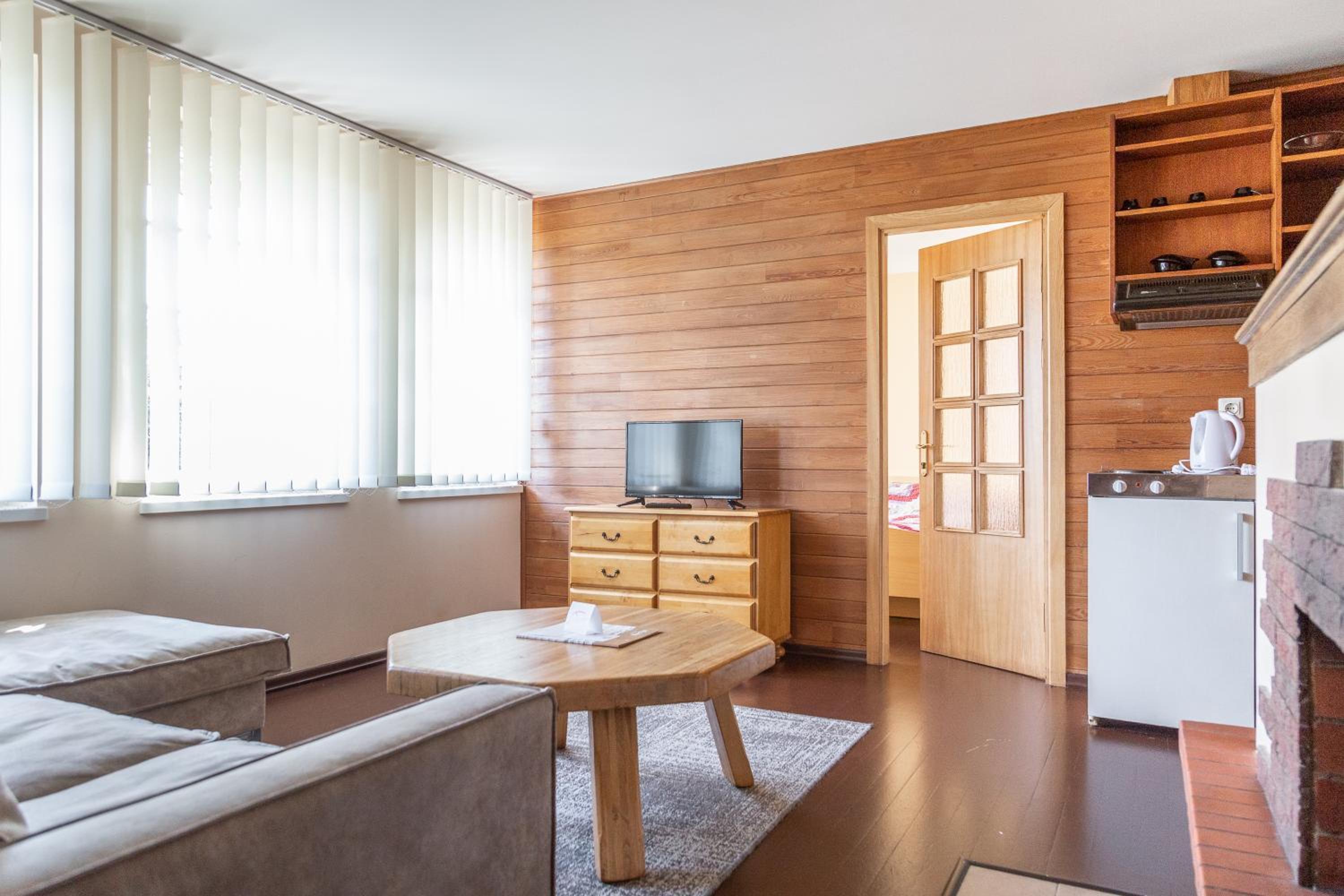 One-Bedroom Apartment - Photo 3