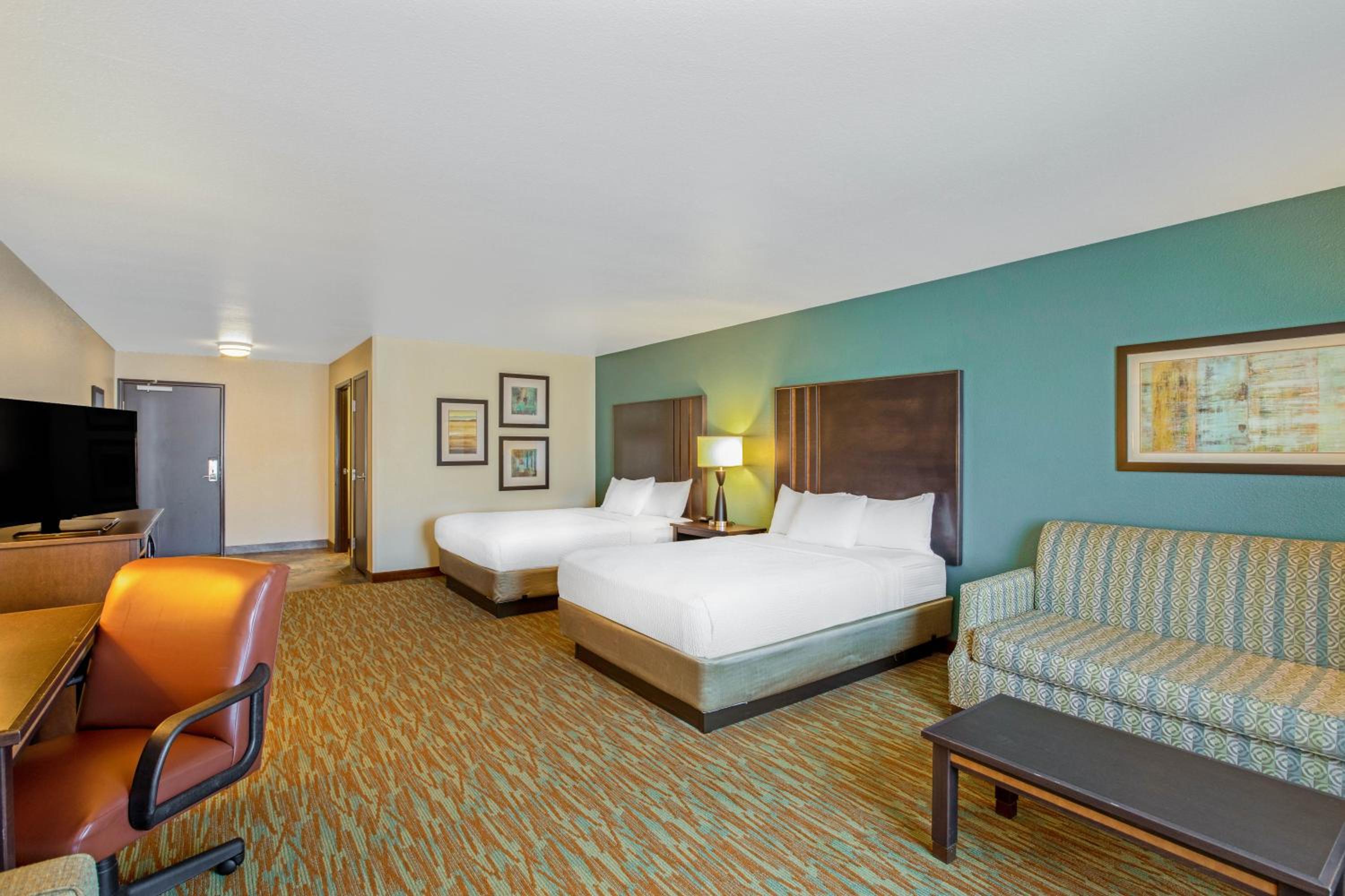 Executive Queen Room with Two Queen Beds photo 1