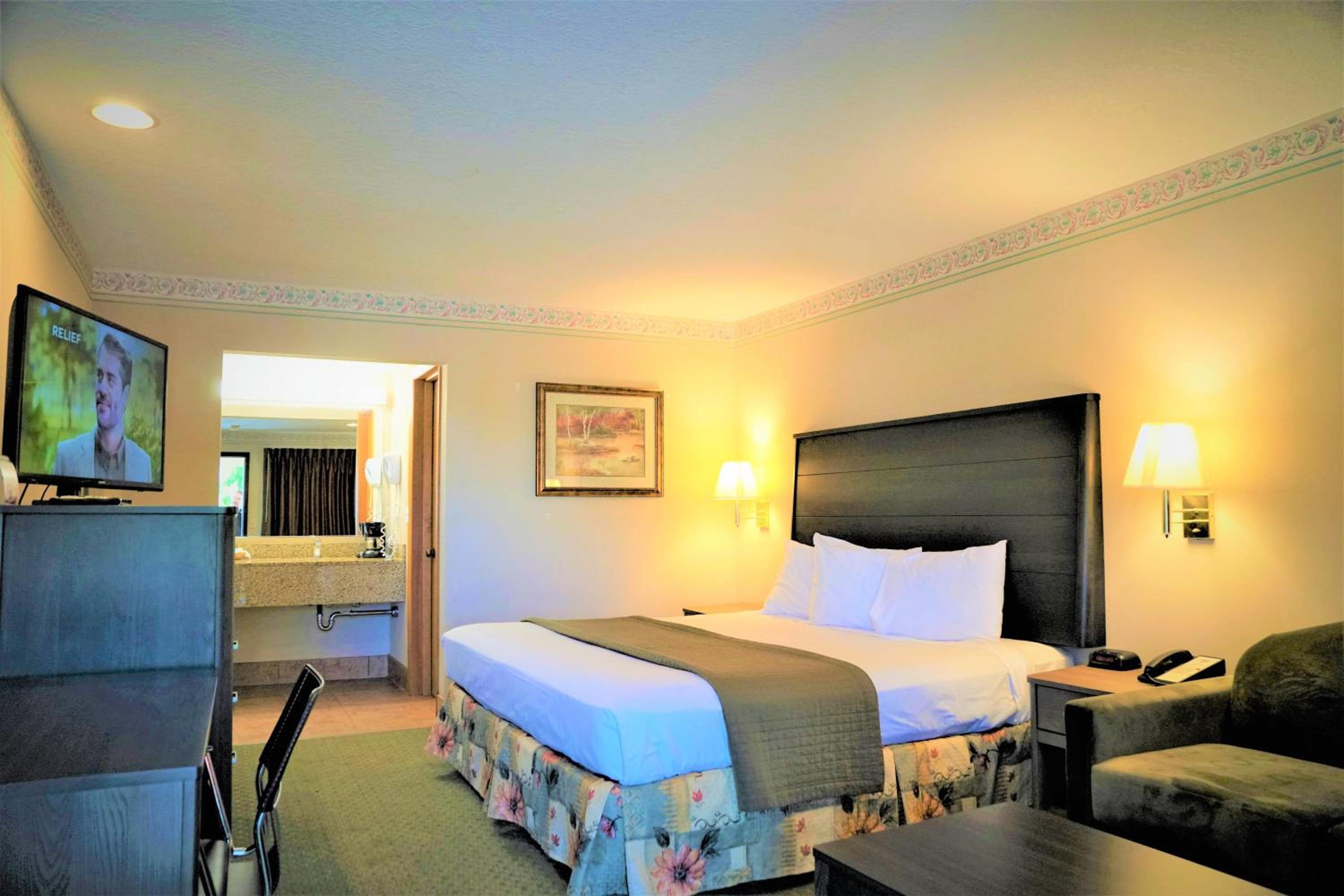 Deluxe King Room with Sofa - Photo 1