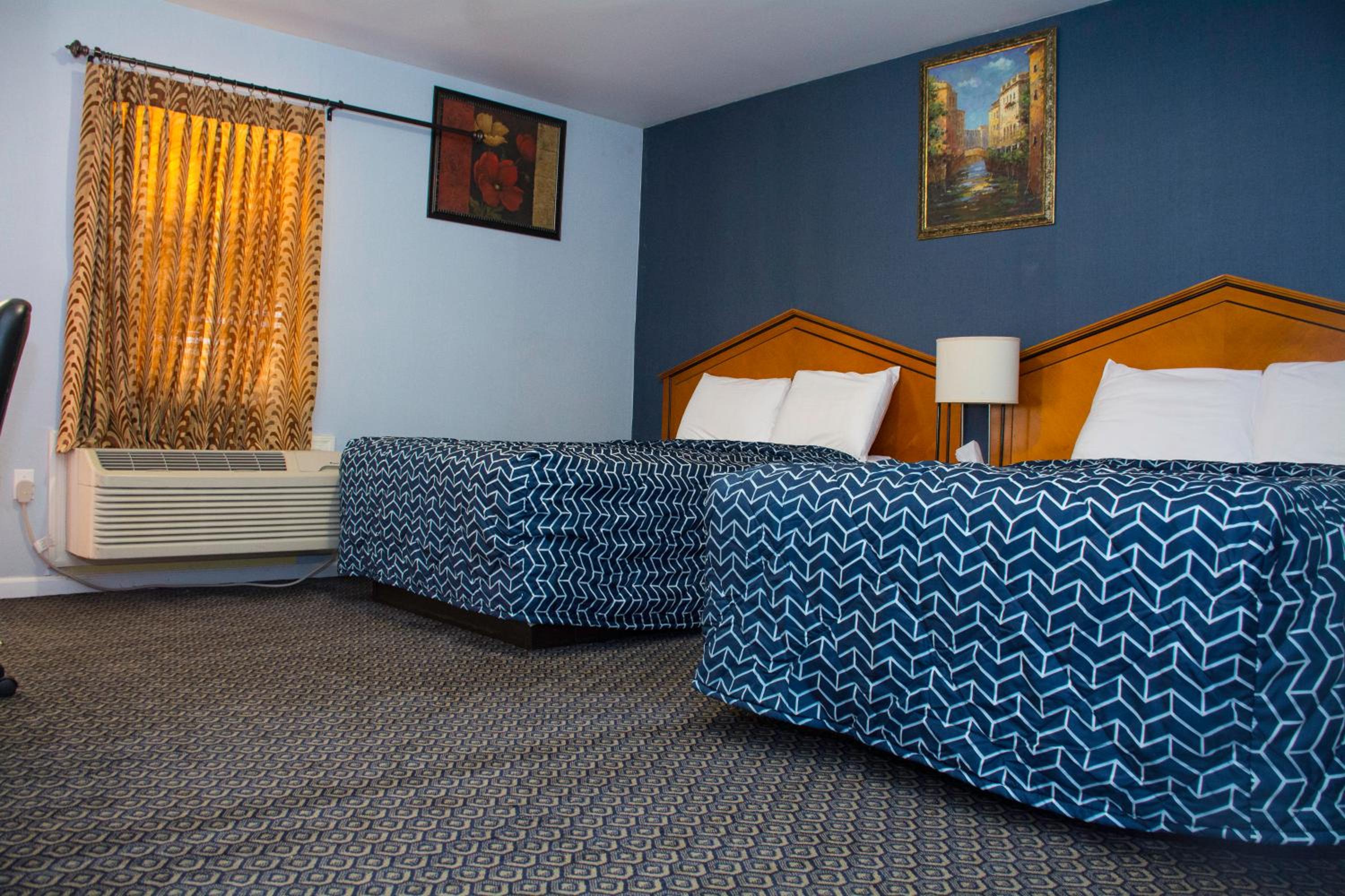 Double Room with Two Double Beds - Non-Smoking photo 2