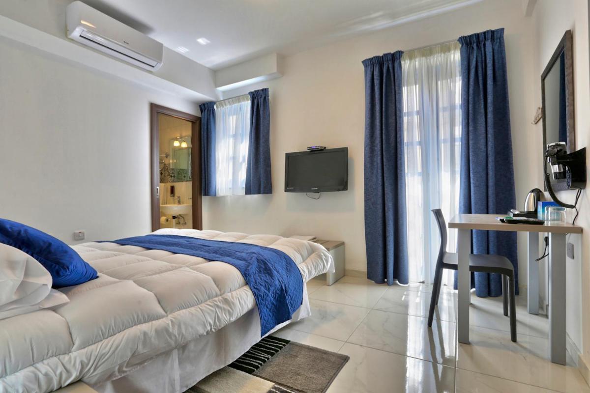 Double Room with Balcony and Side Sea VIew