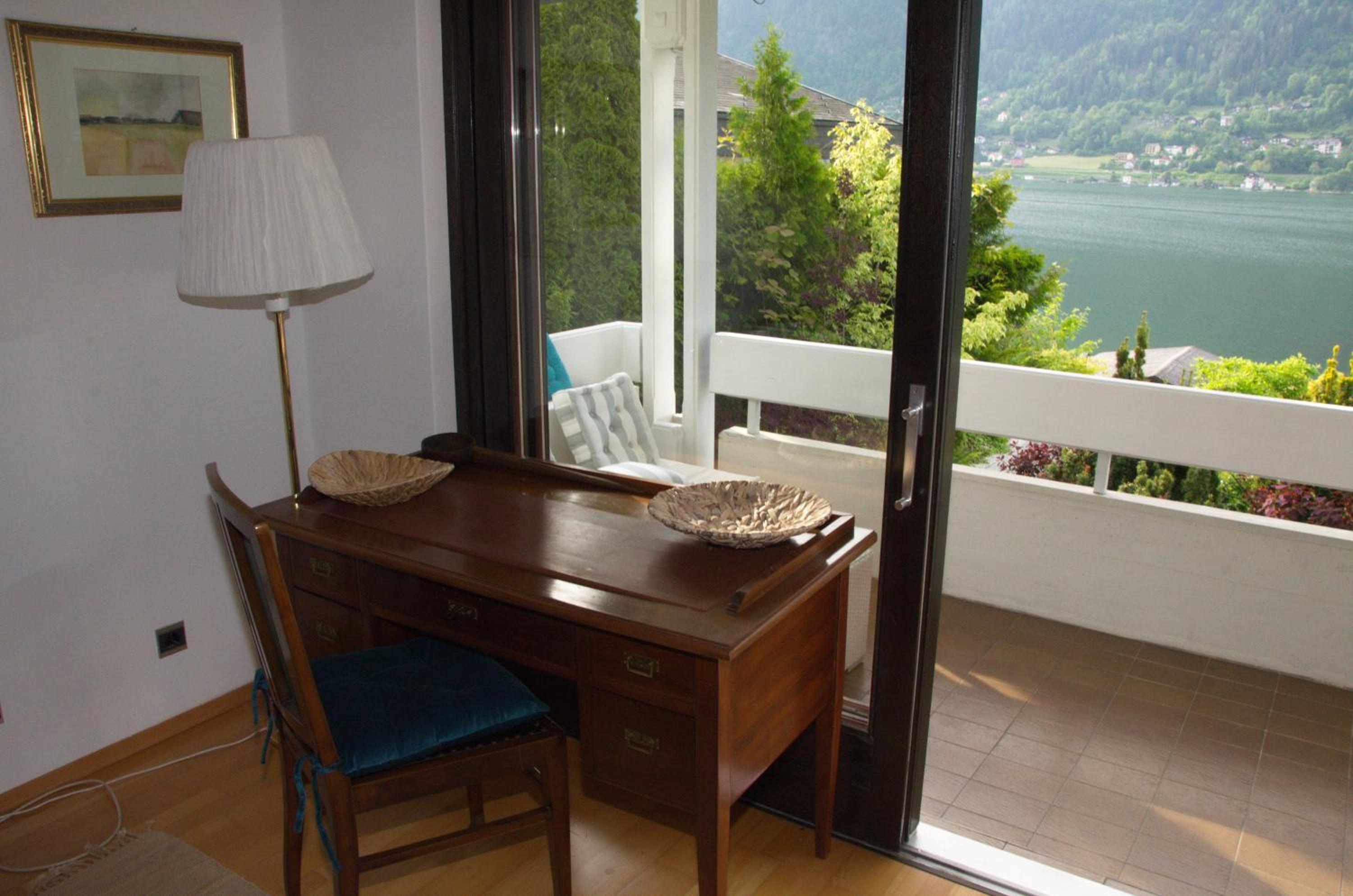 Double Room with Lake View and Shared toilet photo 3