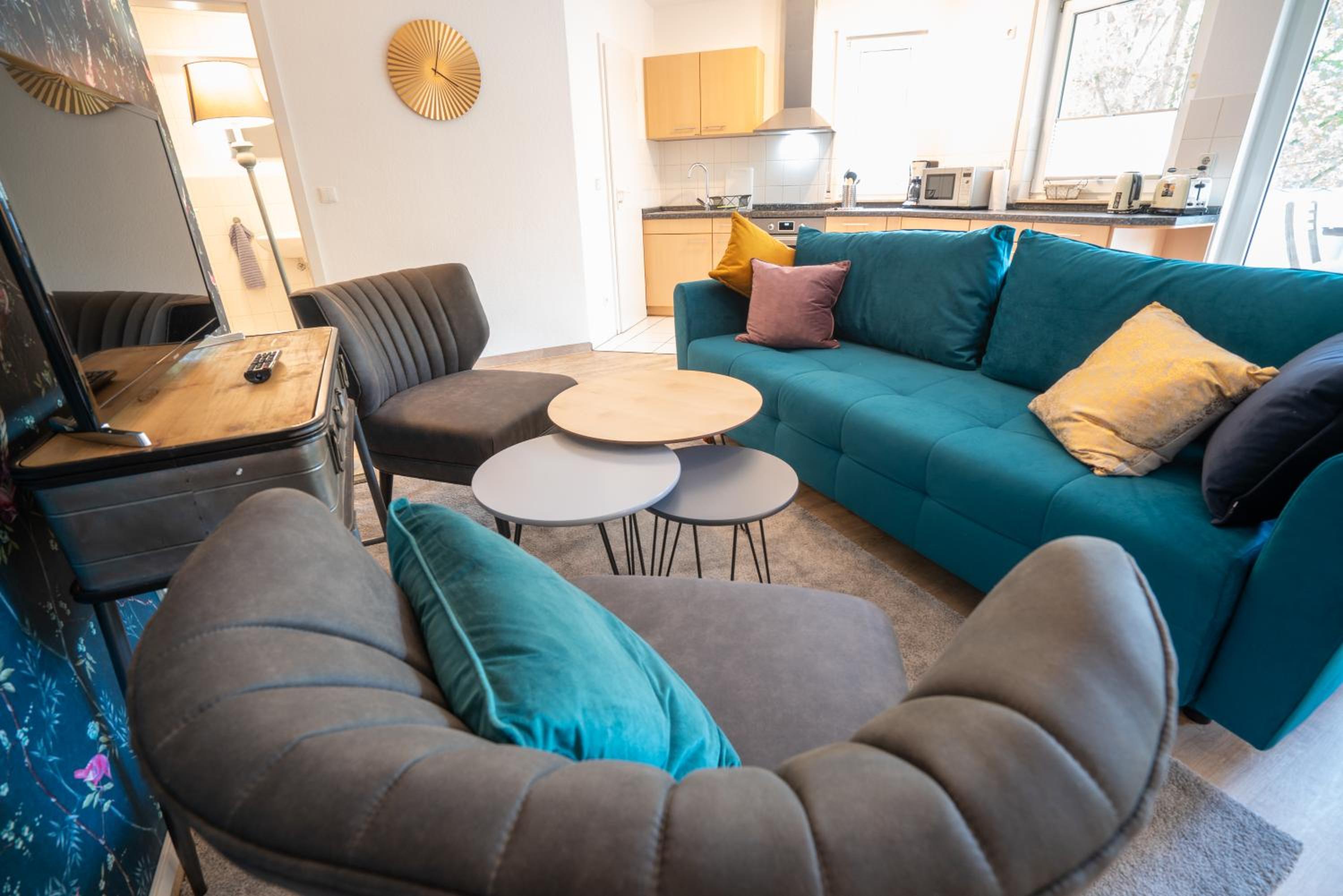 One-Bedroom Apartment - Photo 2