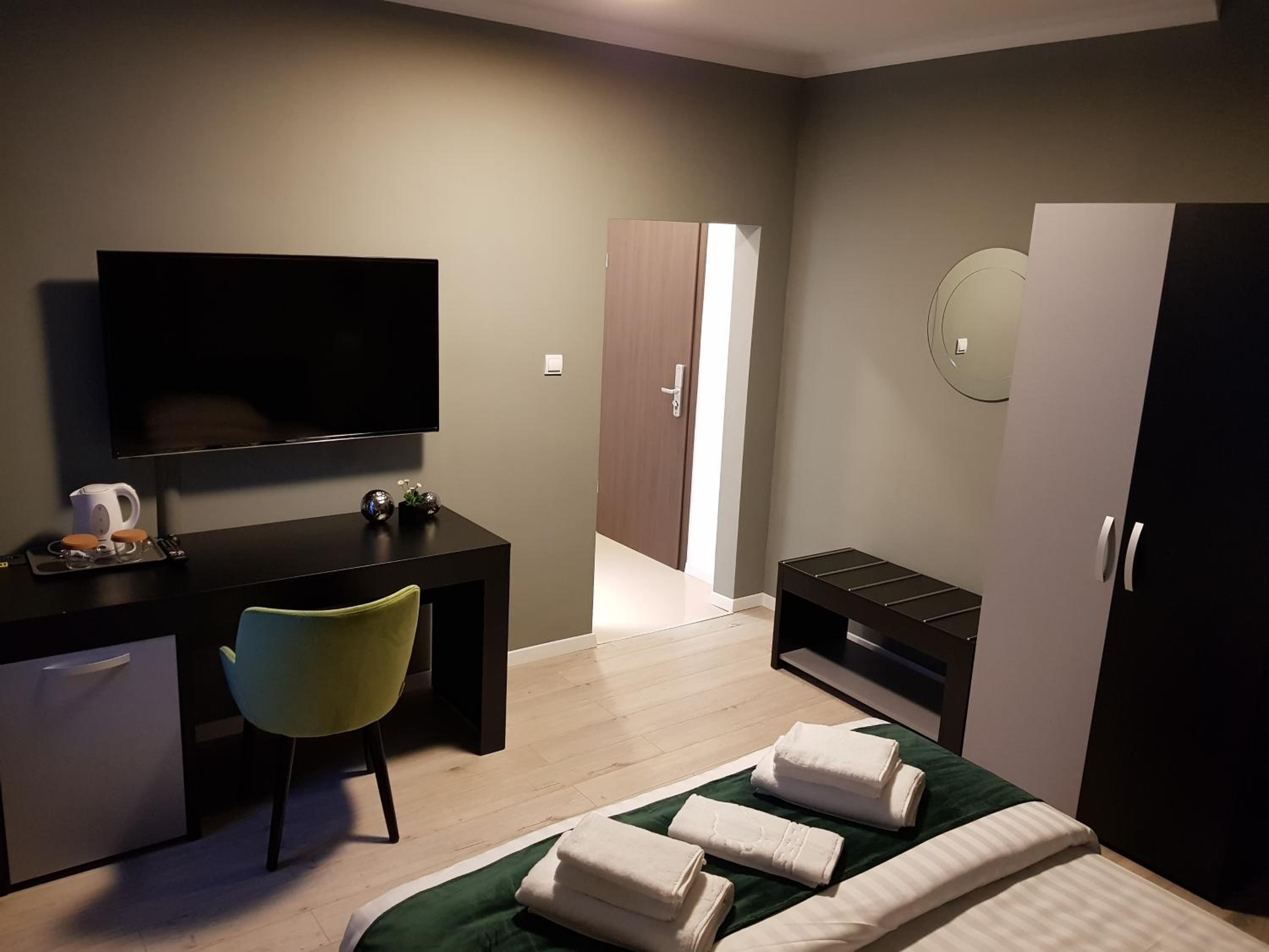 Double Room with Private Bathroom - Photo 20