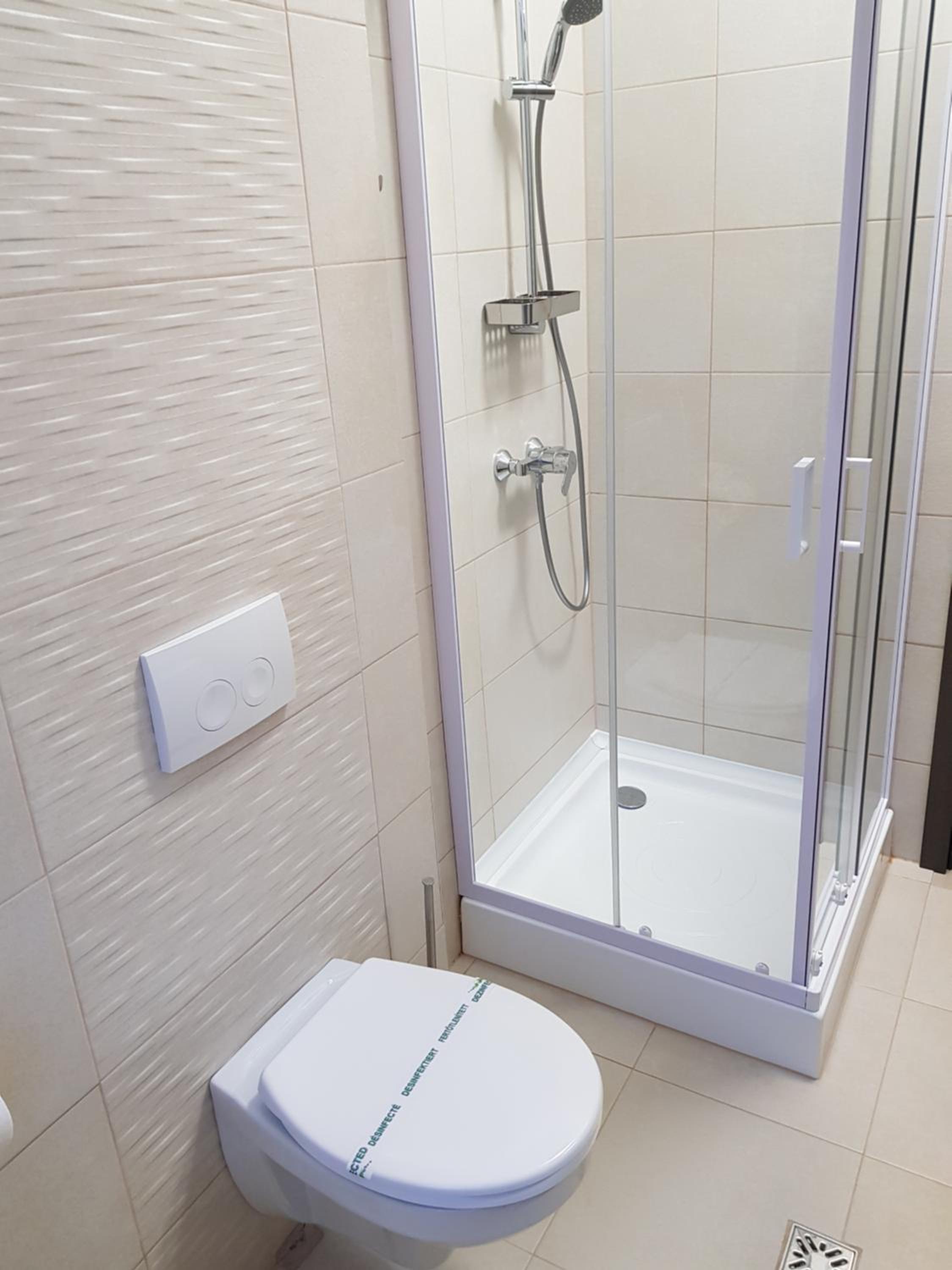 Double Room with Private Bathroom - Photo 3