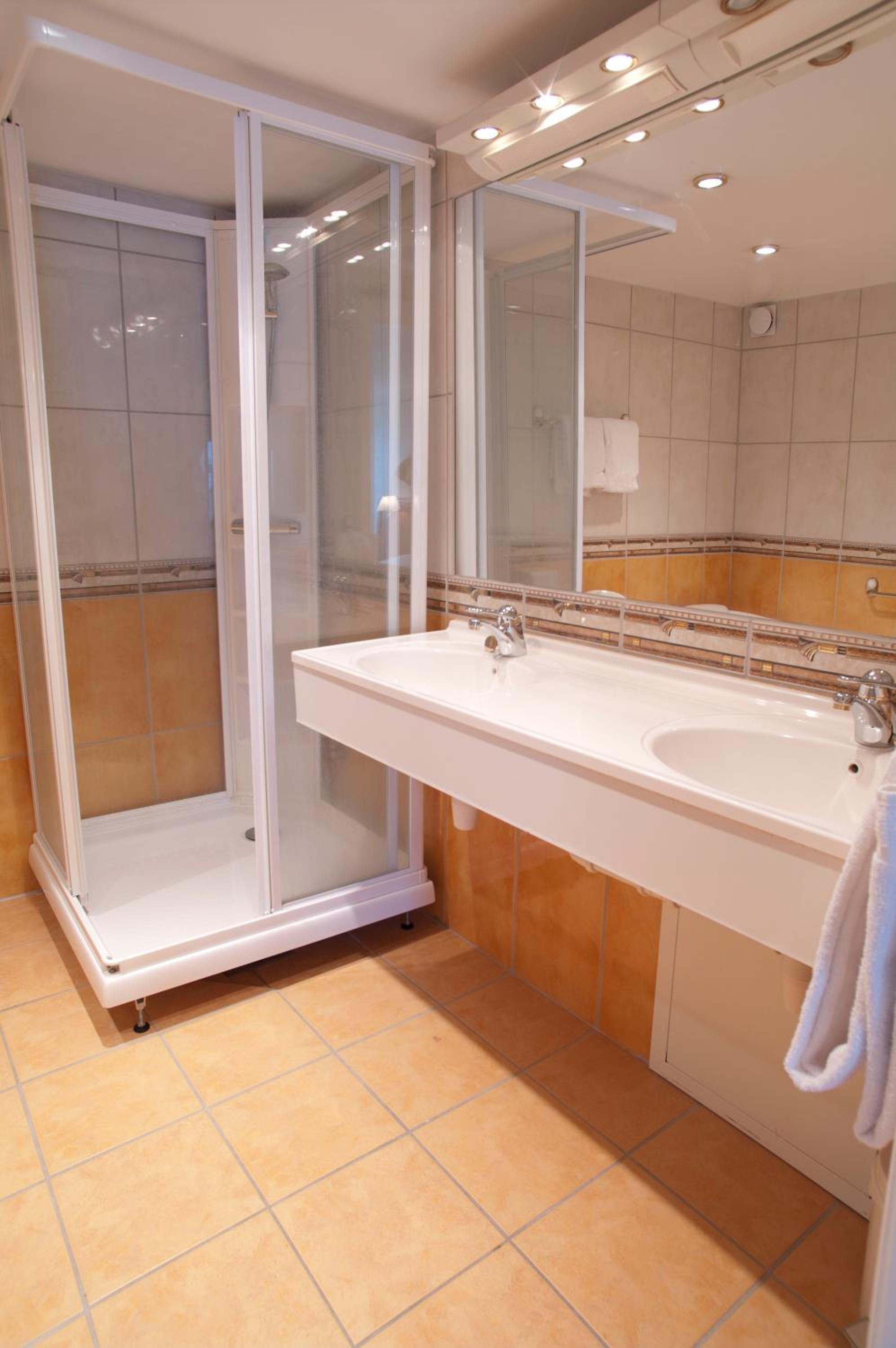 Suite - Photo 6