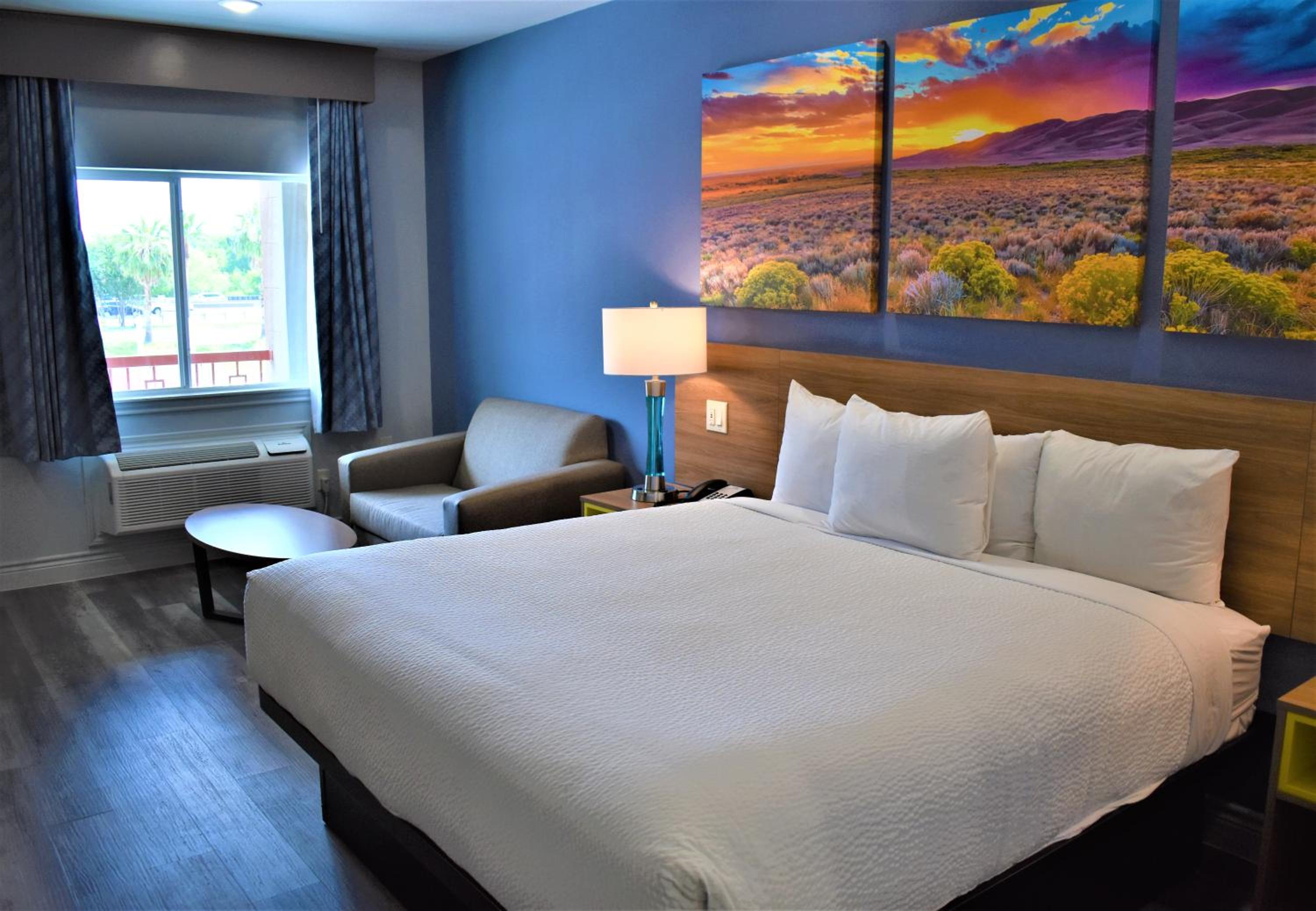King Room - Non-Smoking - Photo 11
