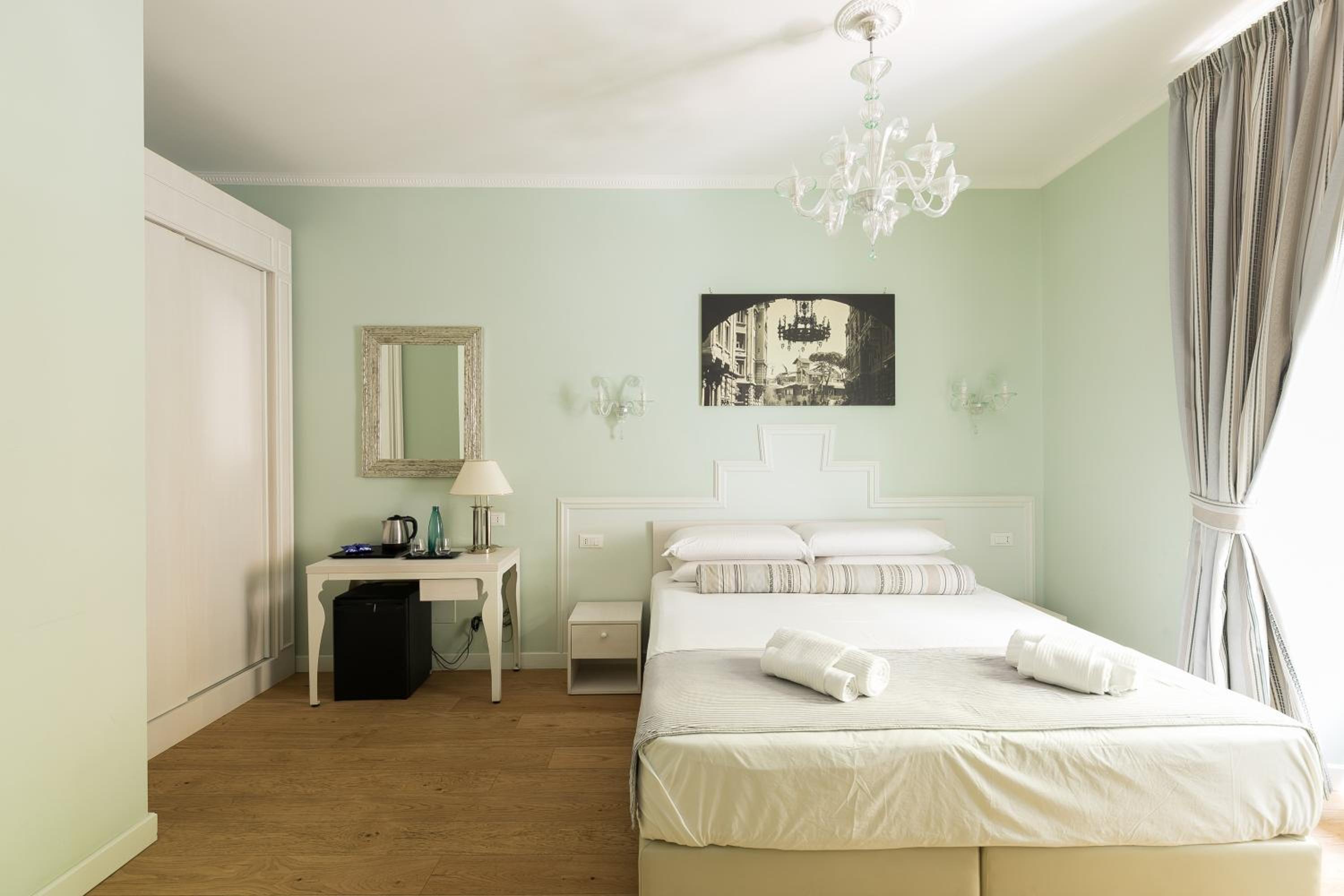 Deluxe King Room photo 1