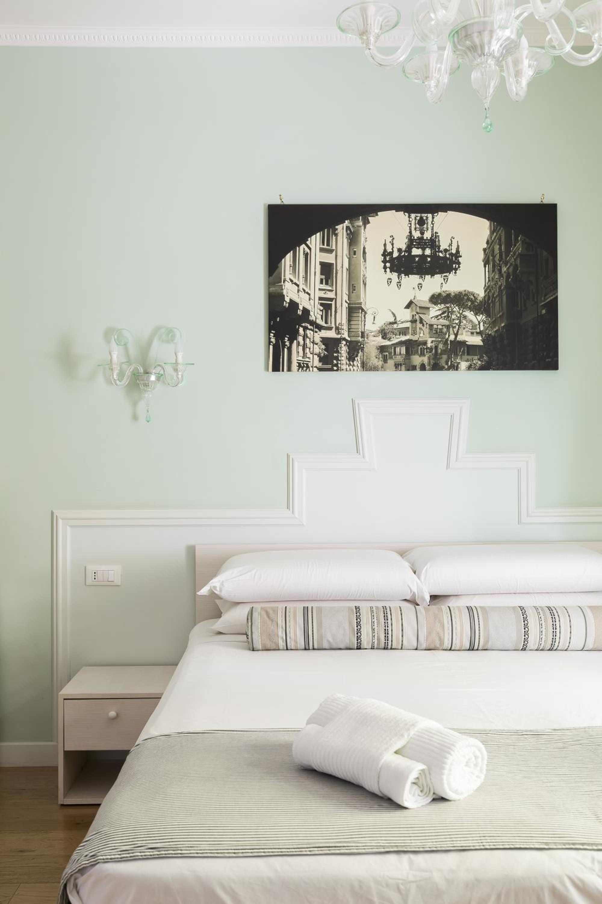 Deluxe King Room photo 2