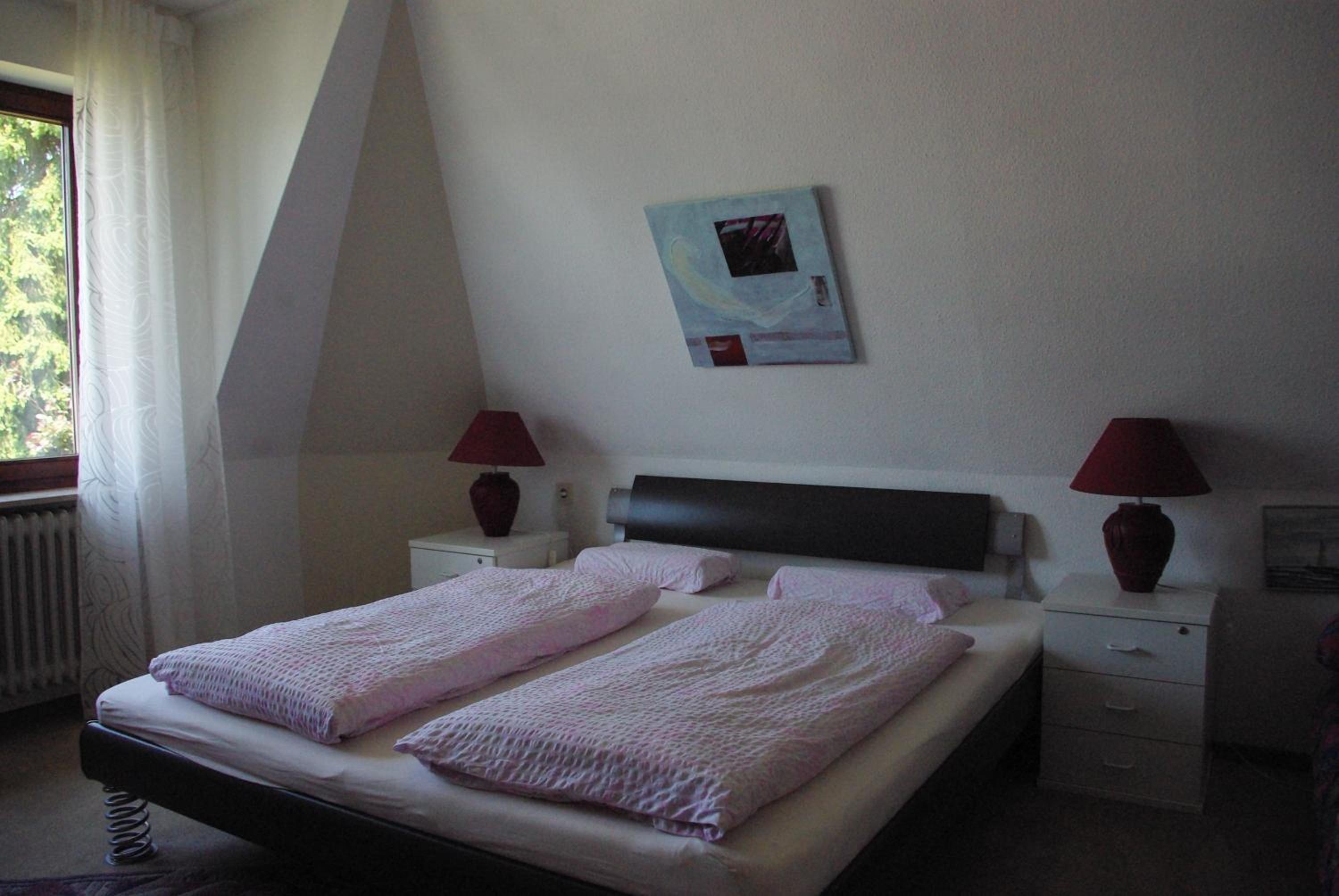 One-Bedroom Apartment - Photo 2