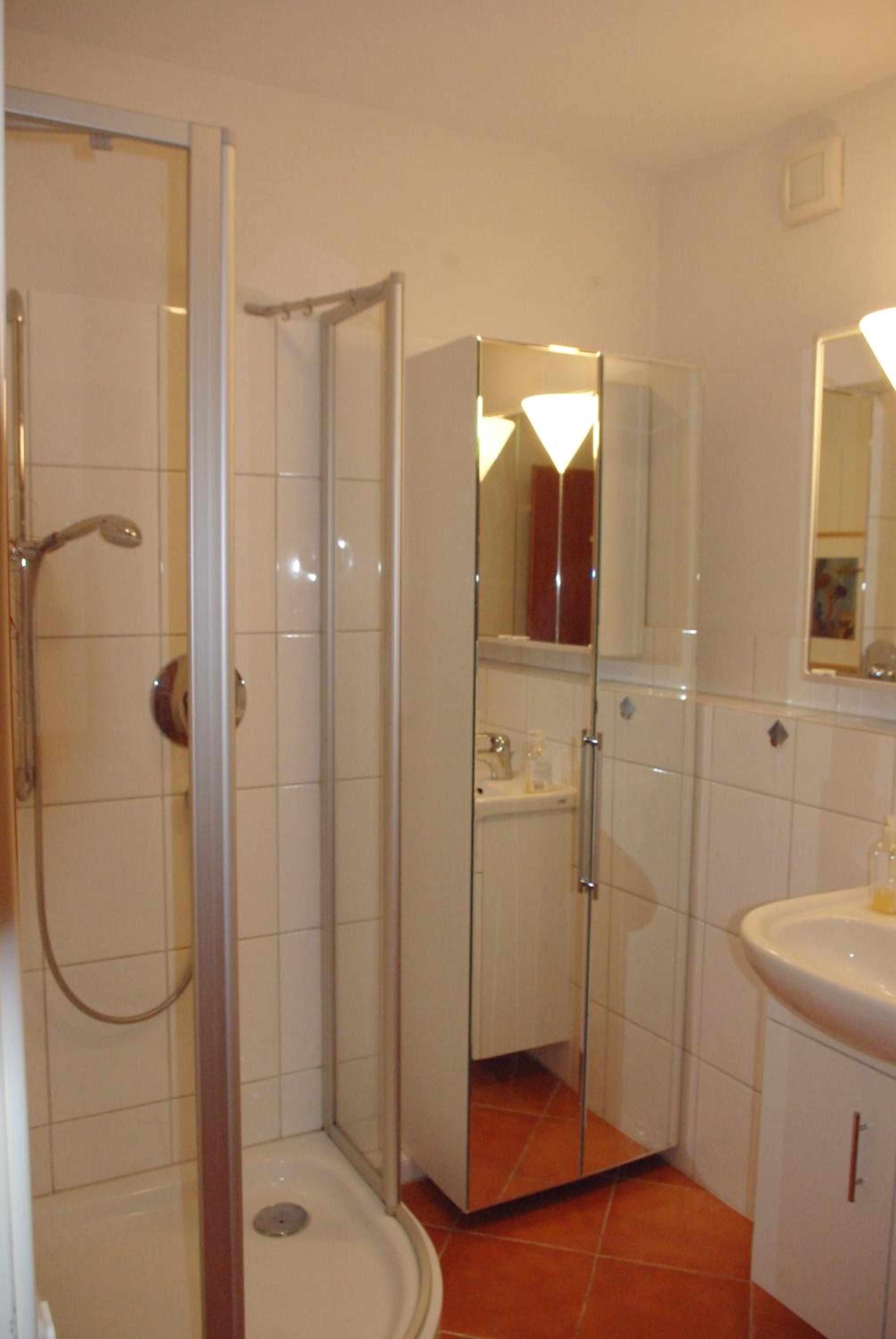 One-Bedroom Apartment - Photo 3