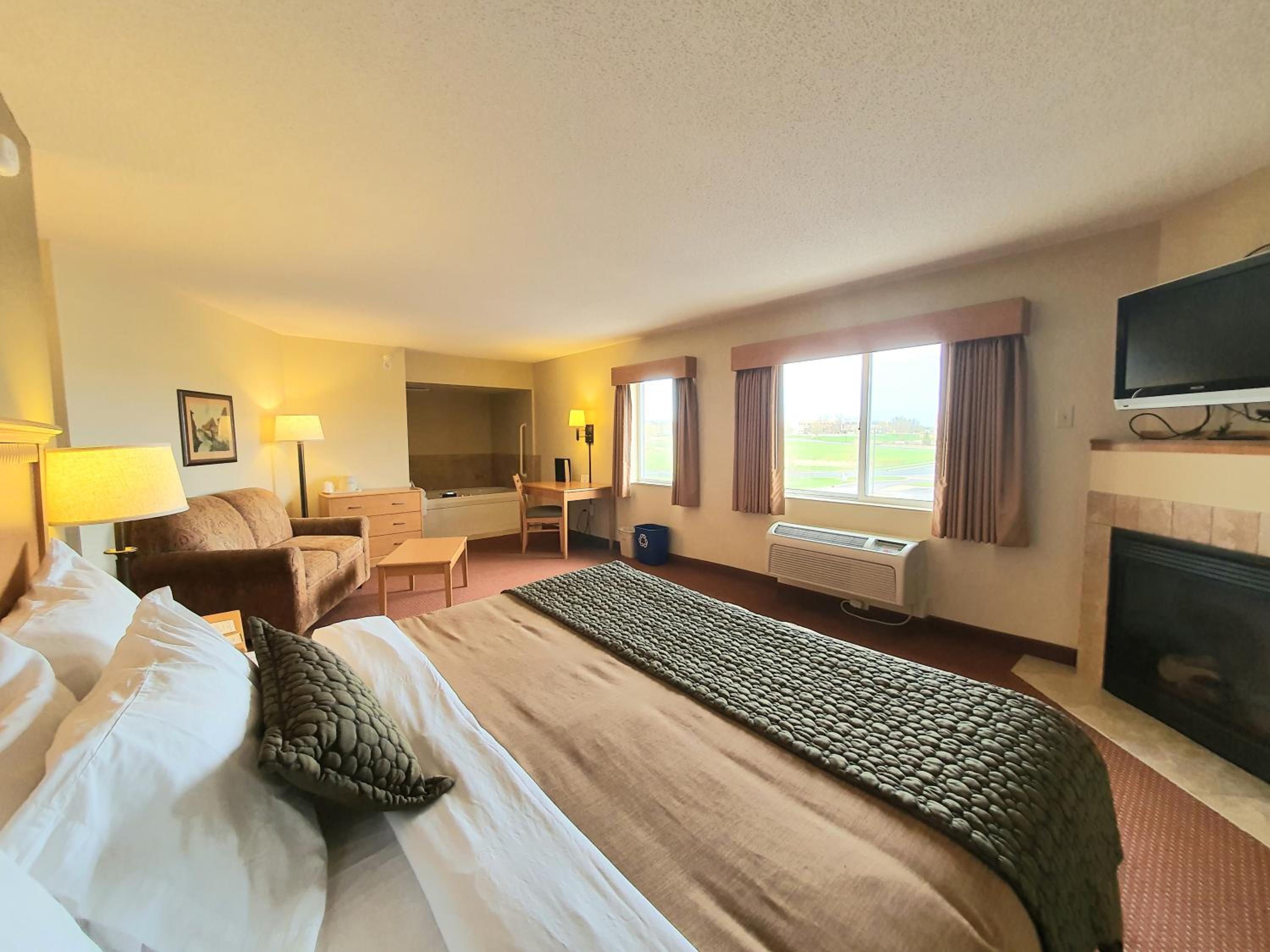 Deluxe Suite with Spa Bath