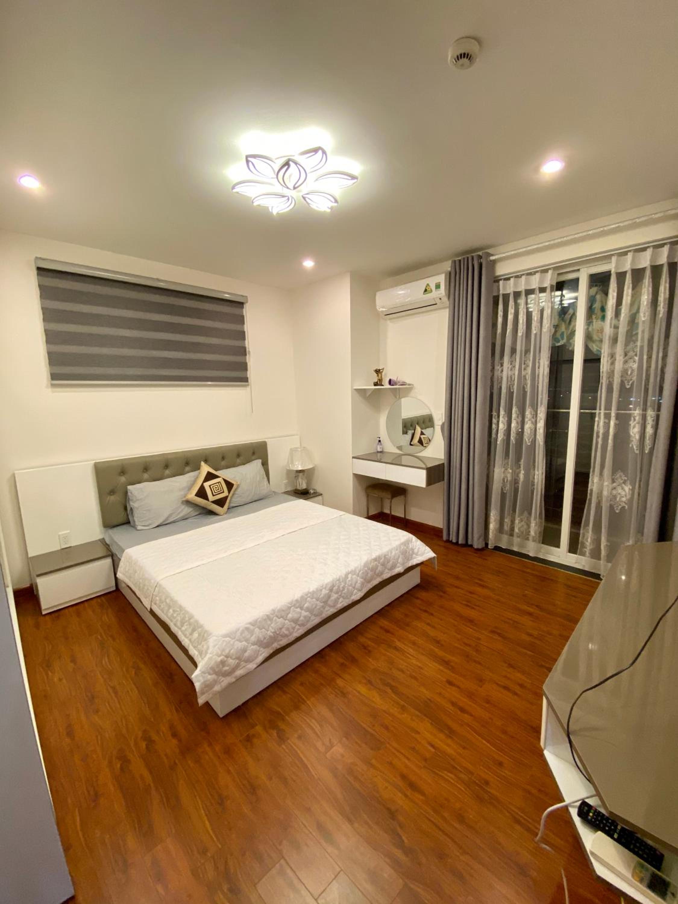 Three-Bedroom Apartment photo 2